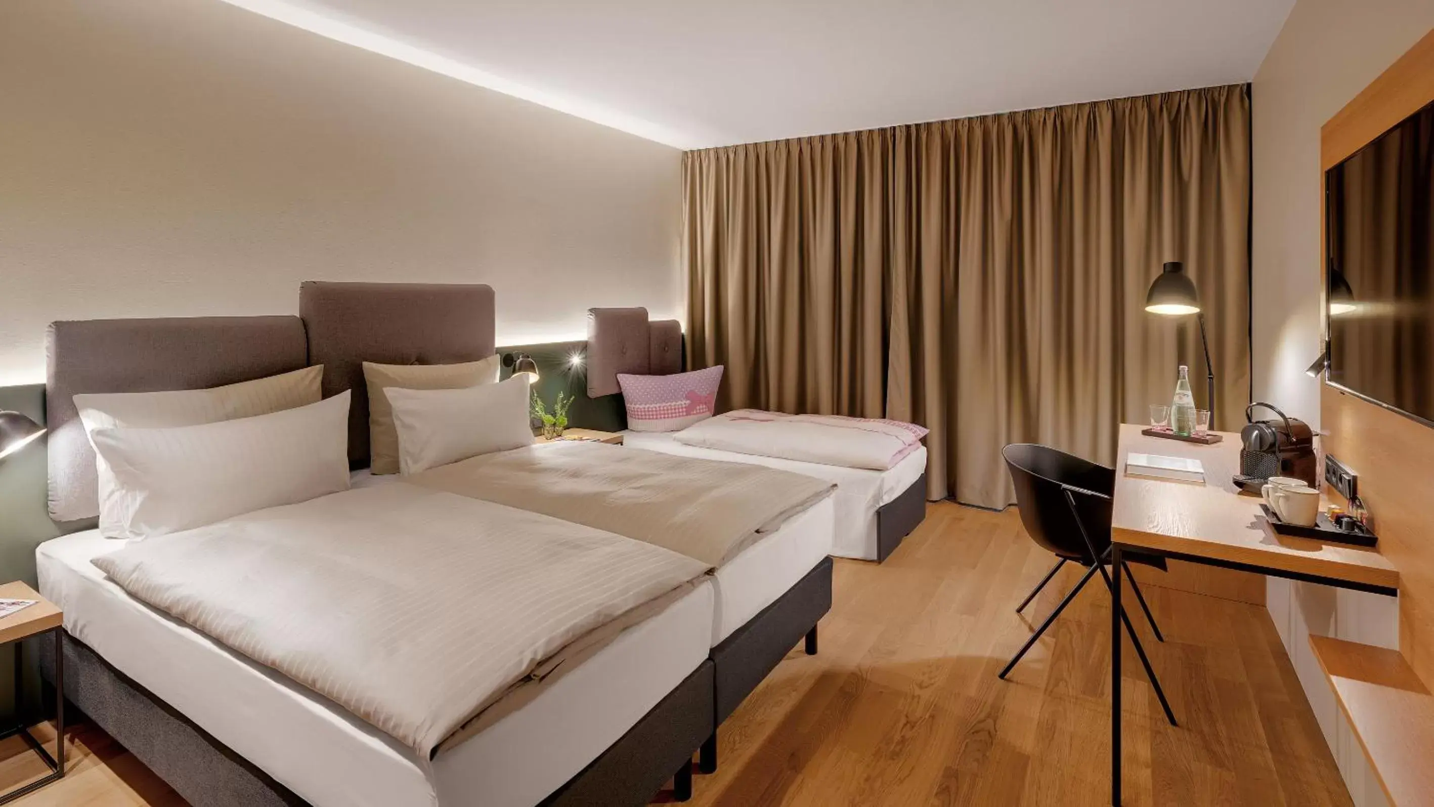 Photo of the whole room, Bed in Hotel the YARD Berlin Photo of the whole room, Bed in Hotel the YARD Berlin