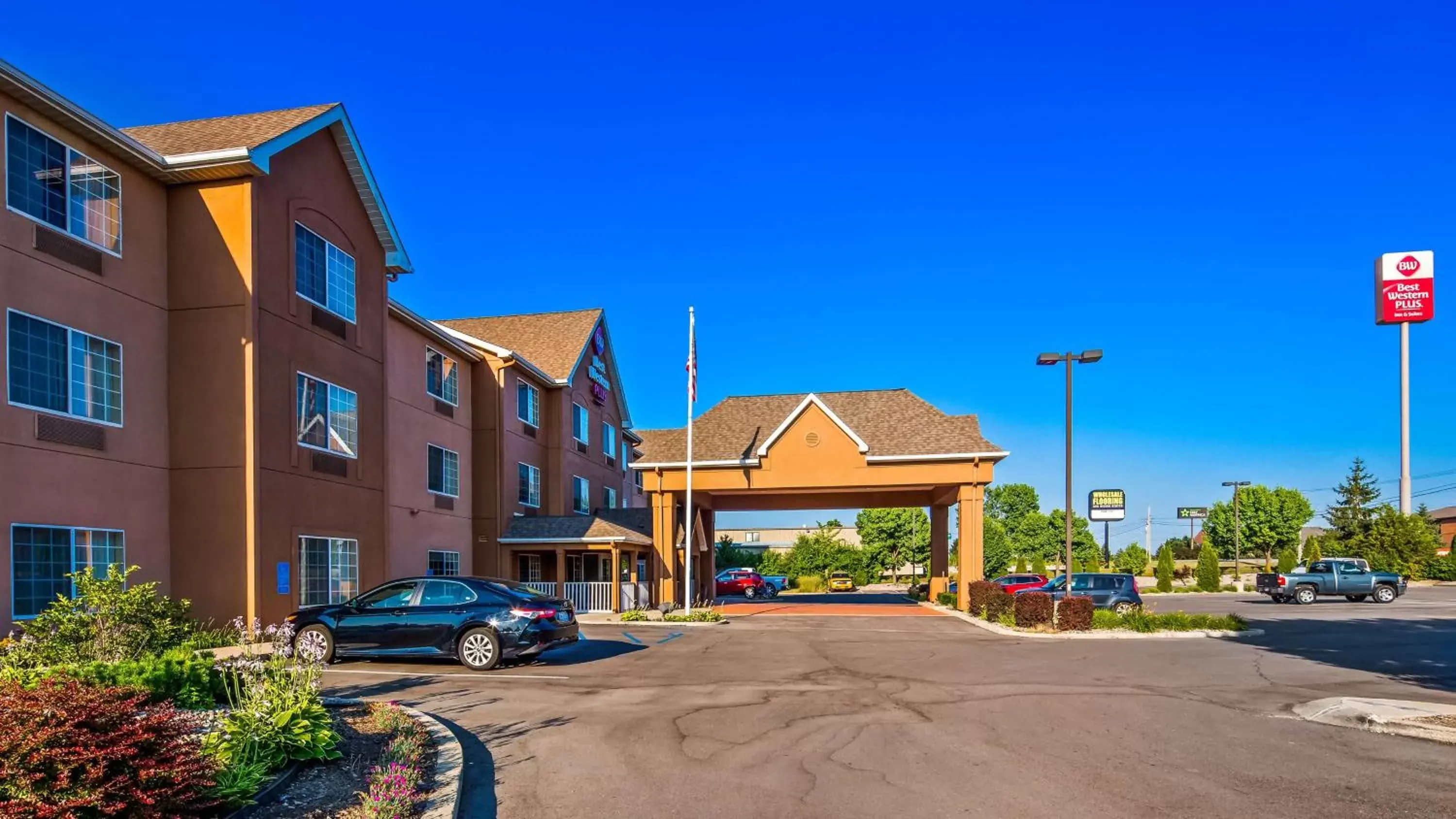 Property Building in Best Western Plus Fort Wayne Inn & Suites North