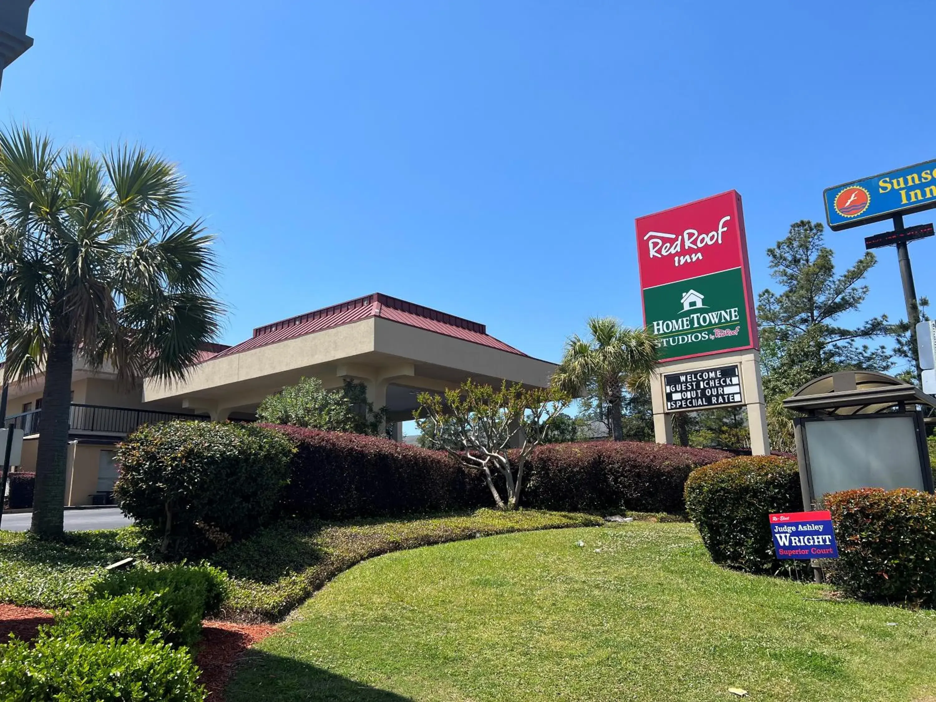Property Building in Red Roof Inn Augusta – Washington Road