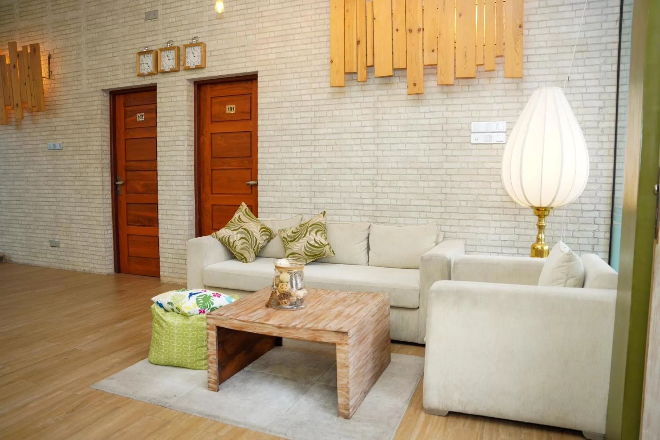 Living room in J leaf Hotel by Blue Bird