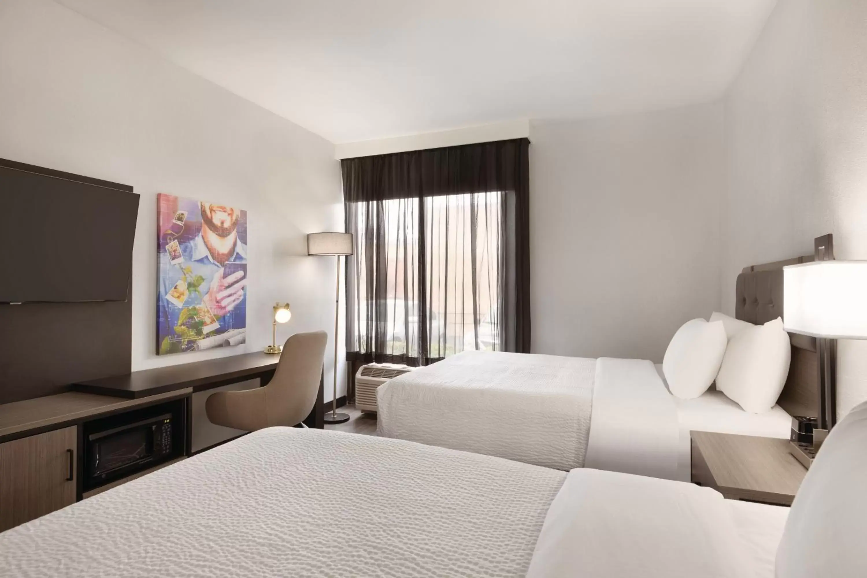 Bed in La Quinta Inn & Suites by Wyndham Dothan