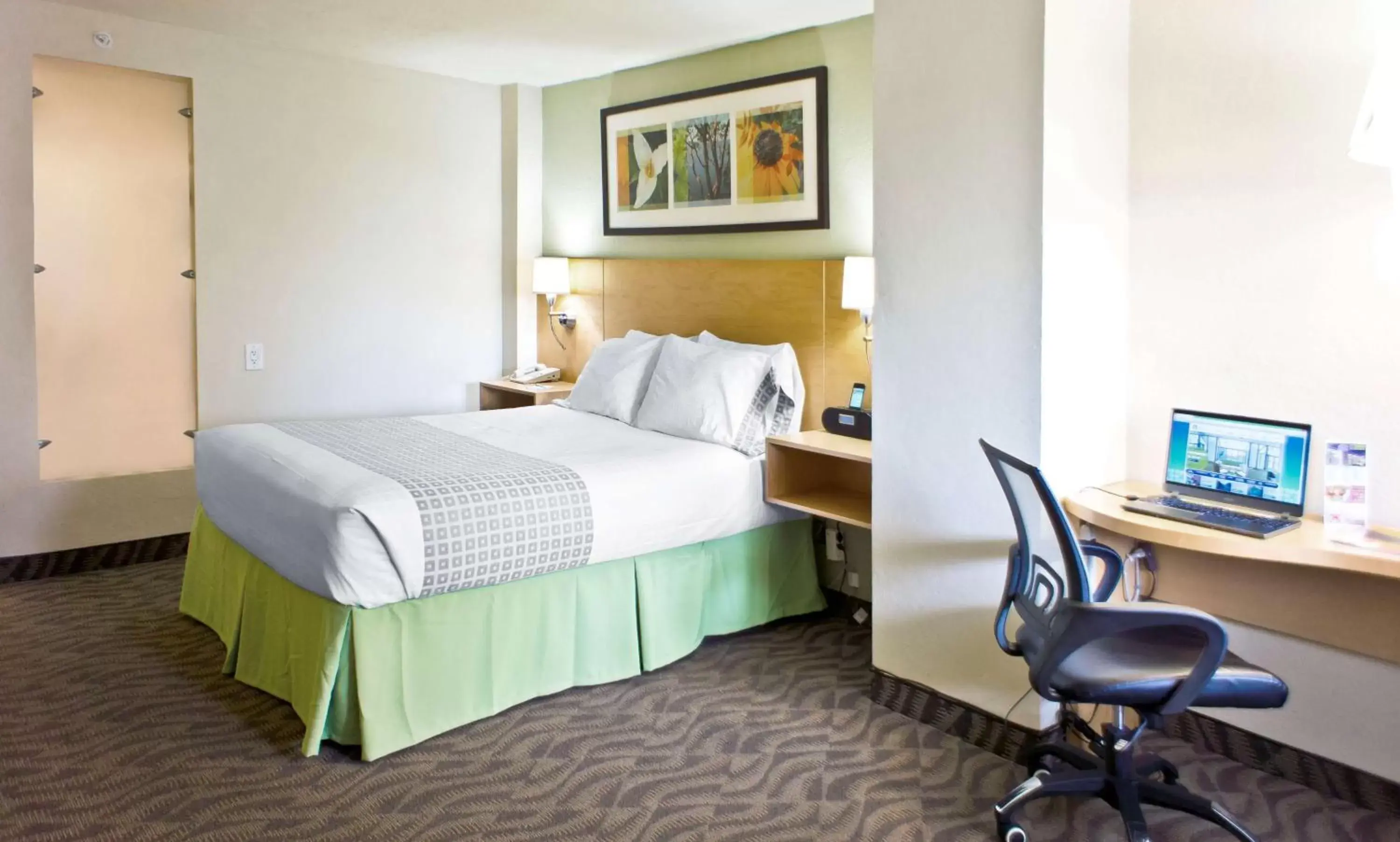 Queen Room in Hotel Nexus; BW Signature Collection Queen Room in Hotel Nexus; BW Signature Collection