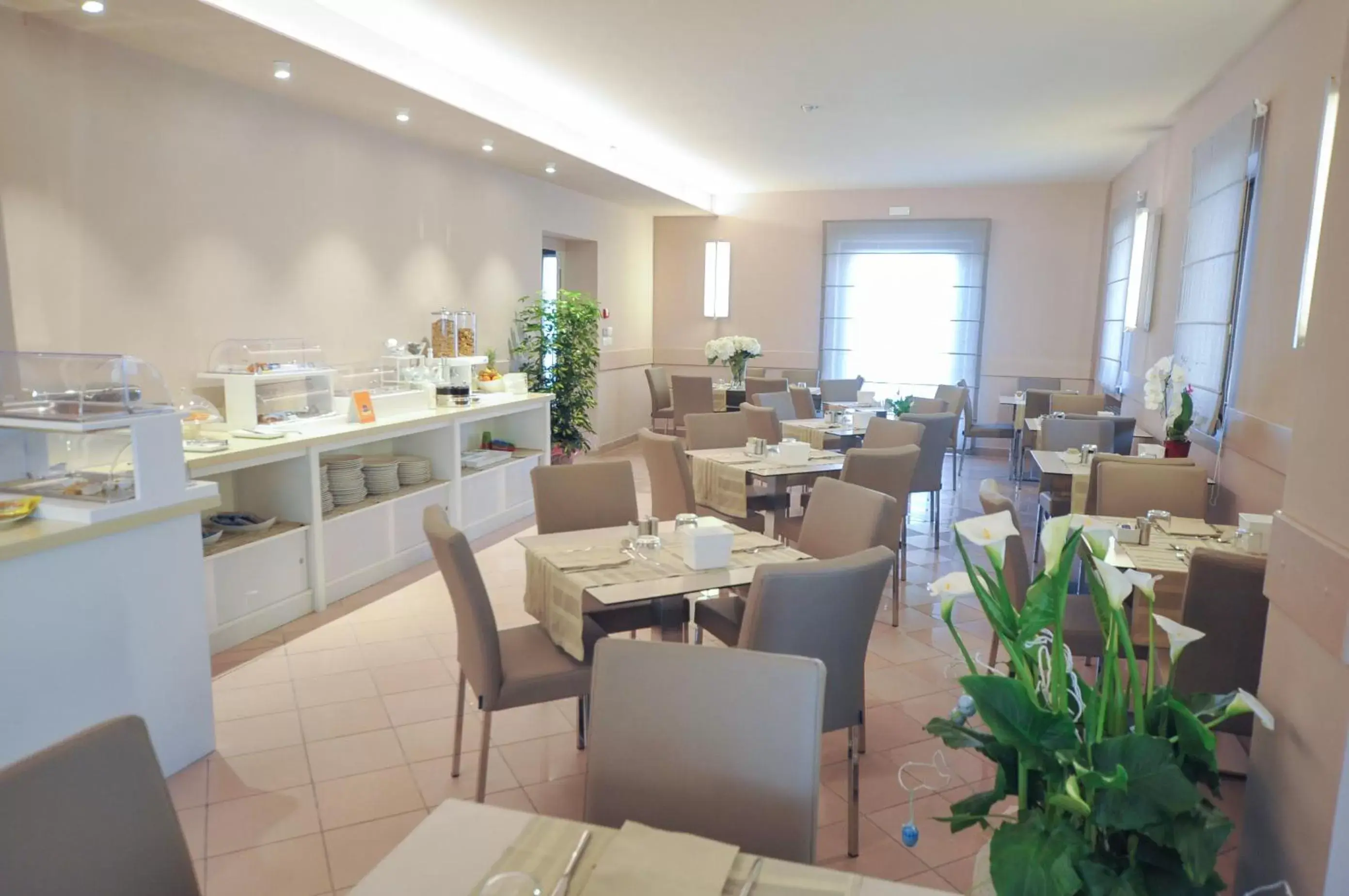Lounge or bar, Restaurant/Places to Eat in Hotel Dori