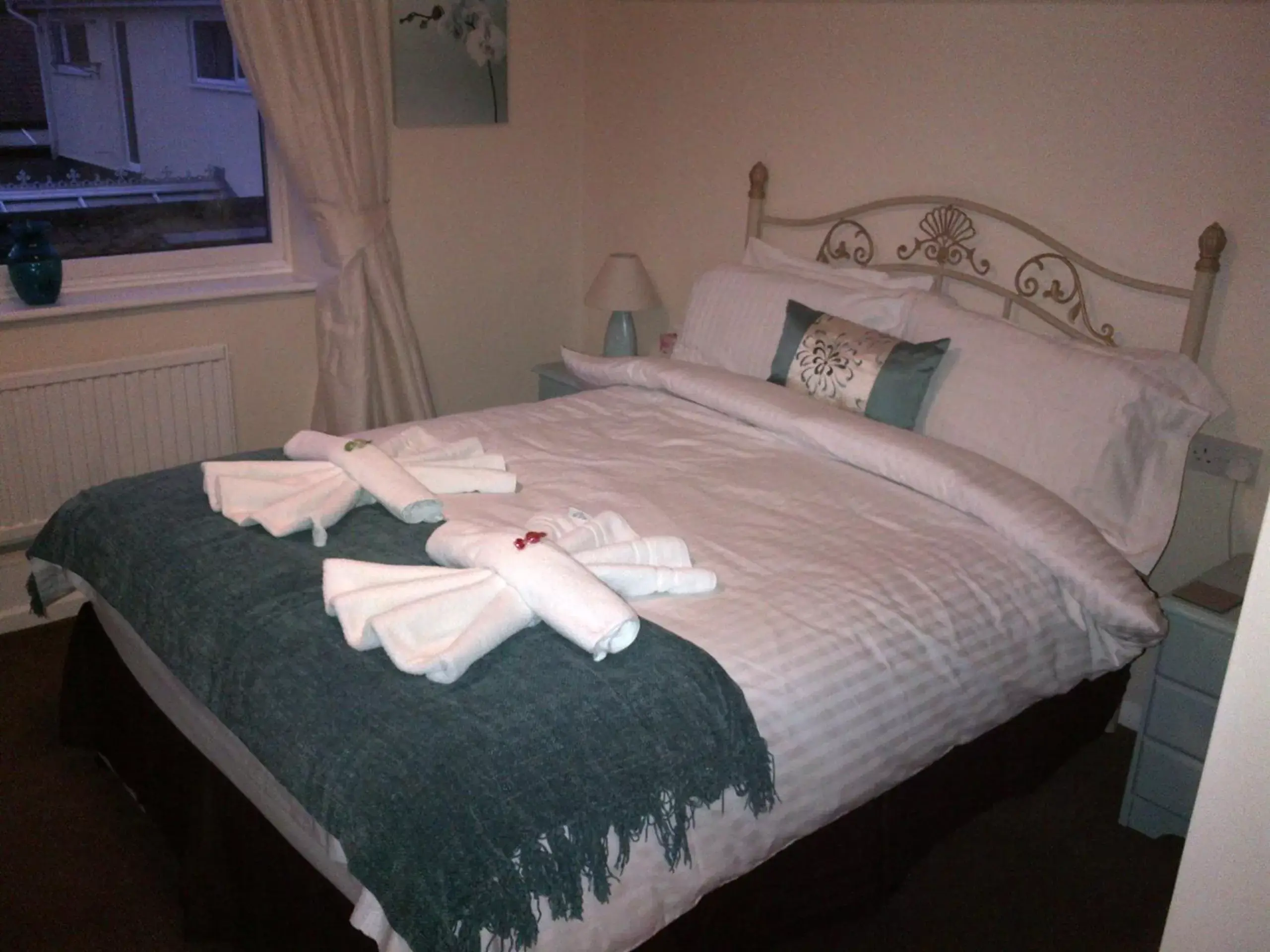 Bed in Grove House Hotel