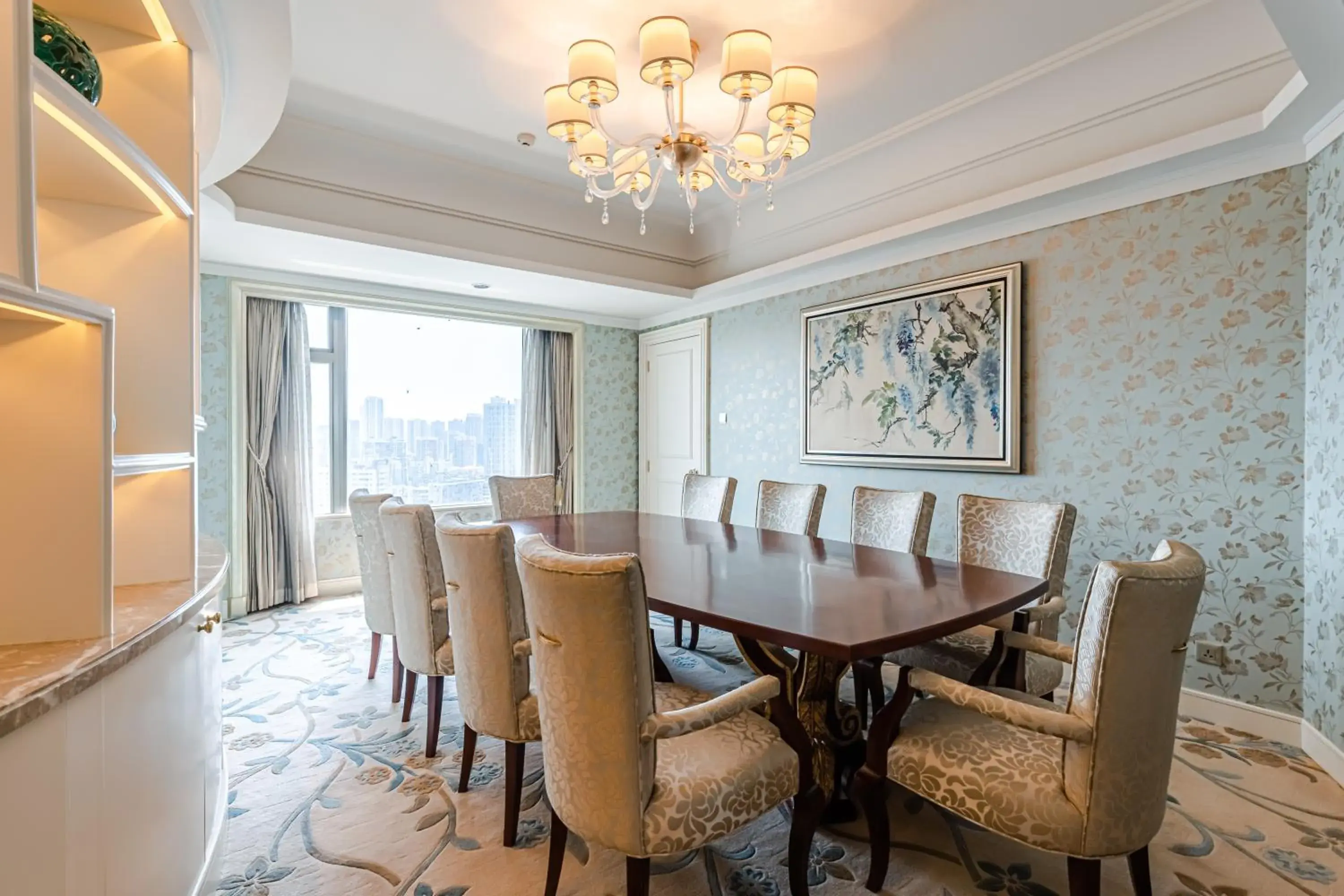 Living room, Dining Area in Shangri-La Hotel, Wuhan