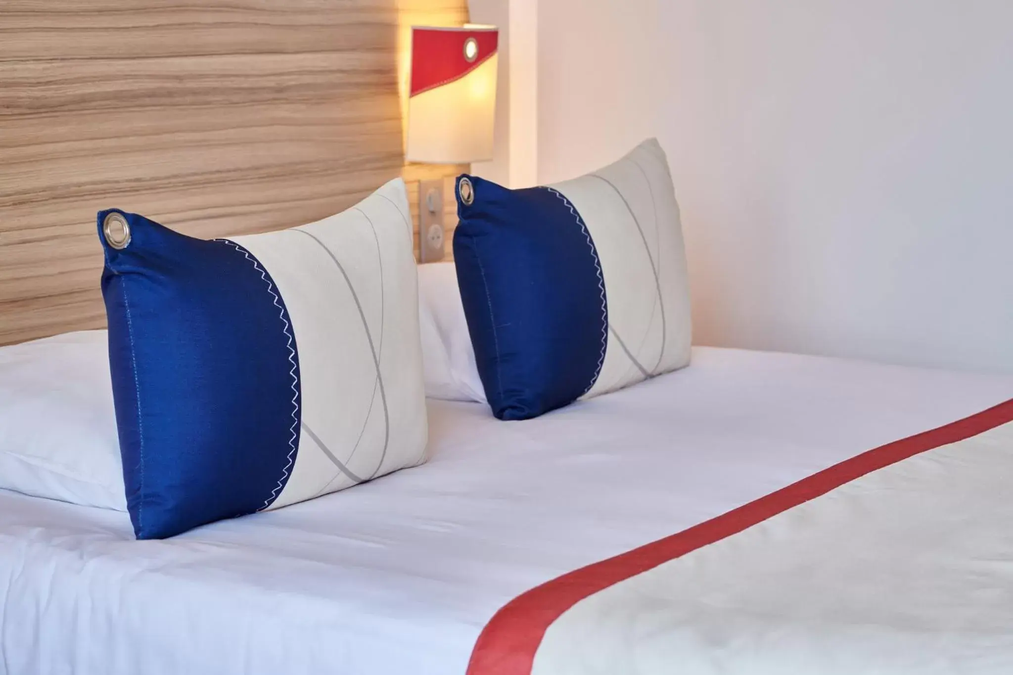 Bed in Hotel Club Le Plein Sud Vacances Bleues