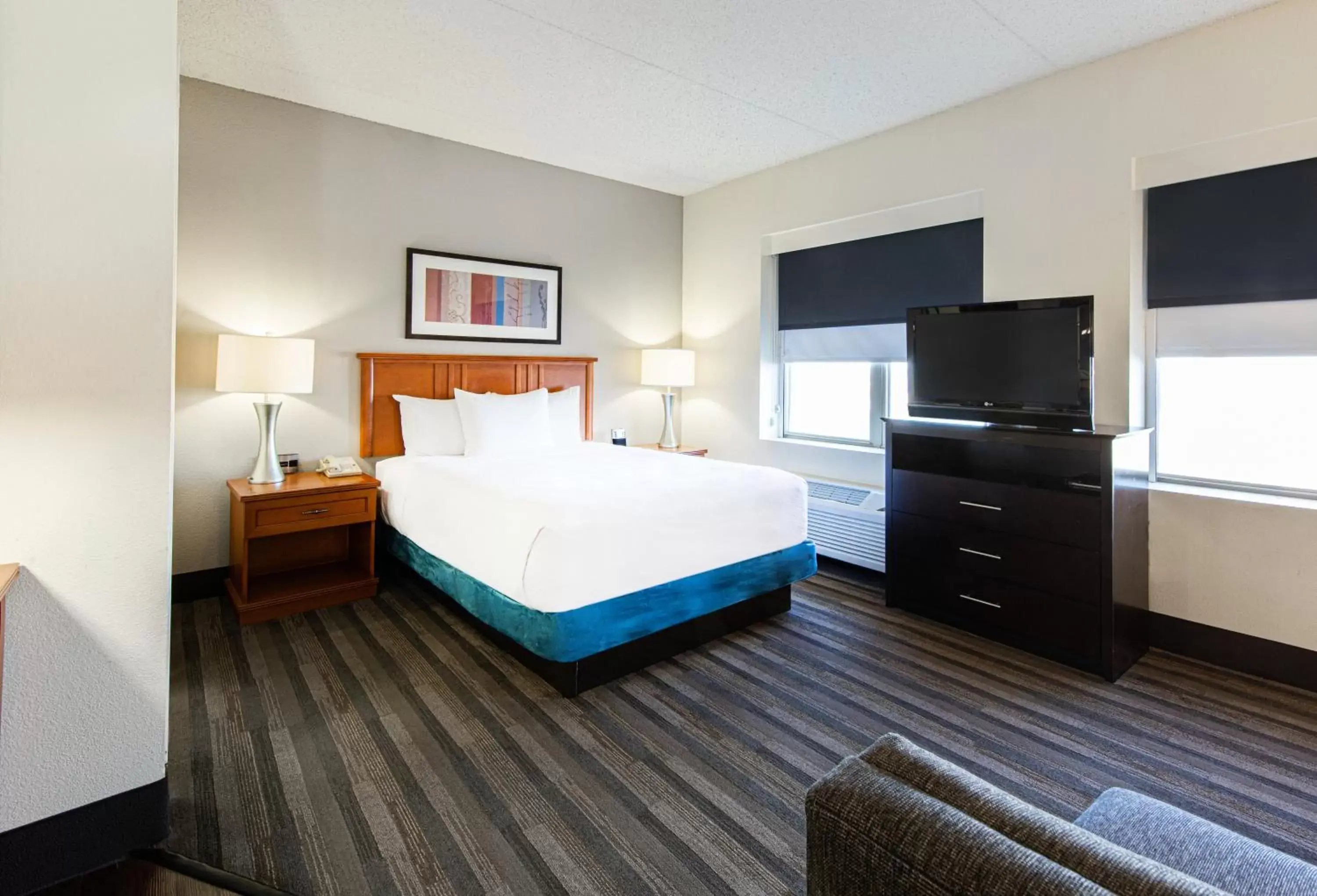 Photo of the whole room, Bed in Hyatt House Chicago Schaumburg