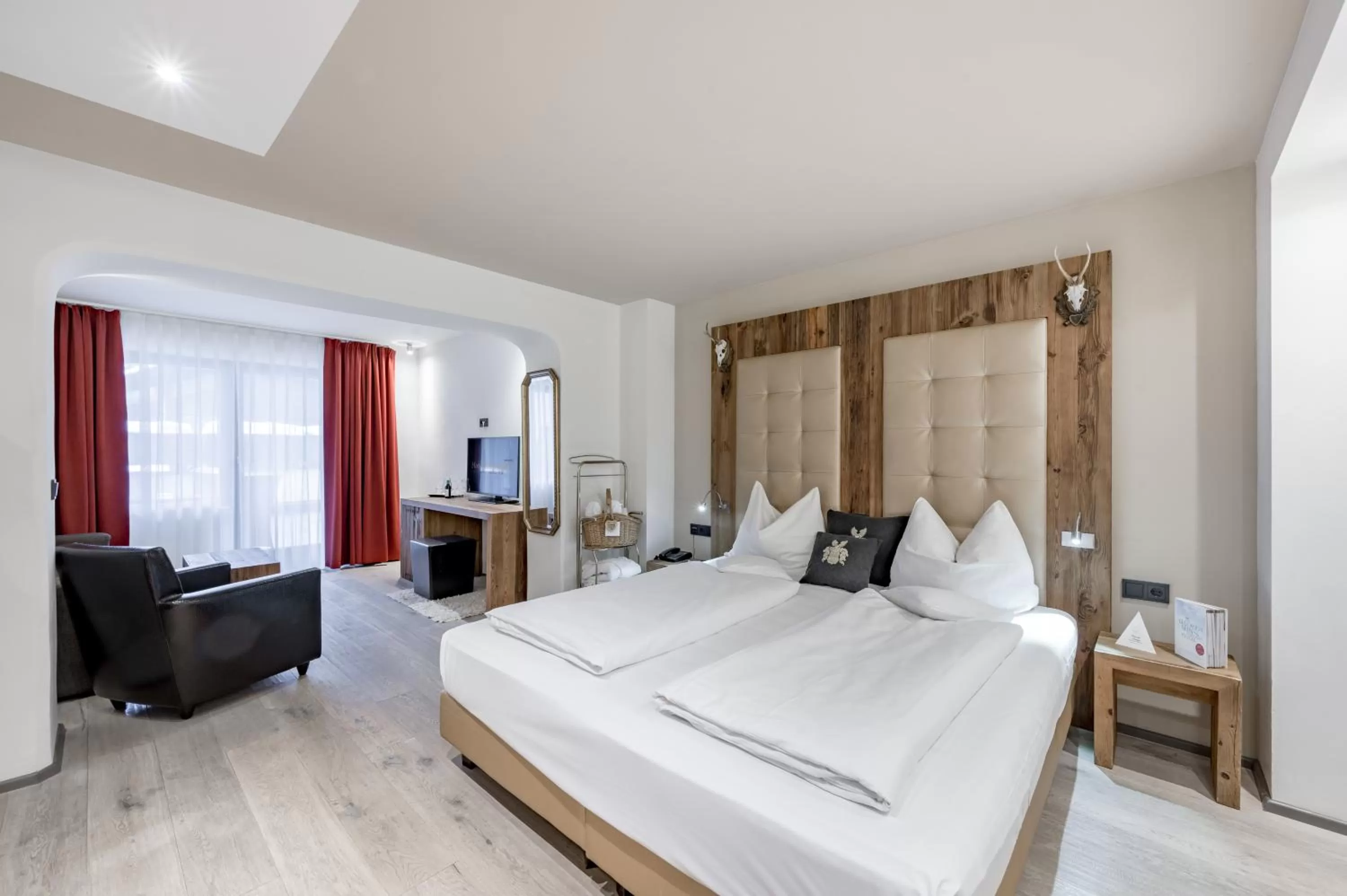 Photo of the whole room, Bed in Natur & Spa Hotel Lärchenhof