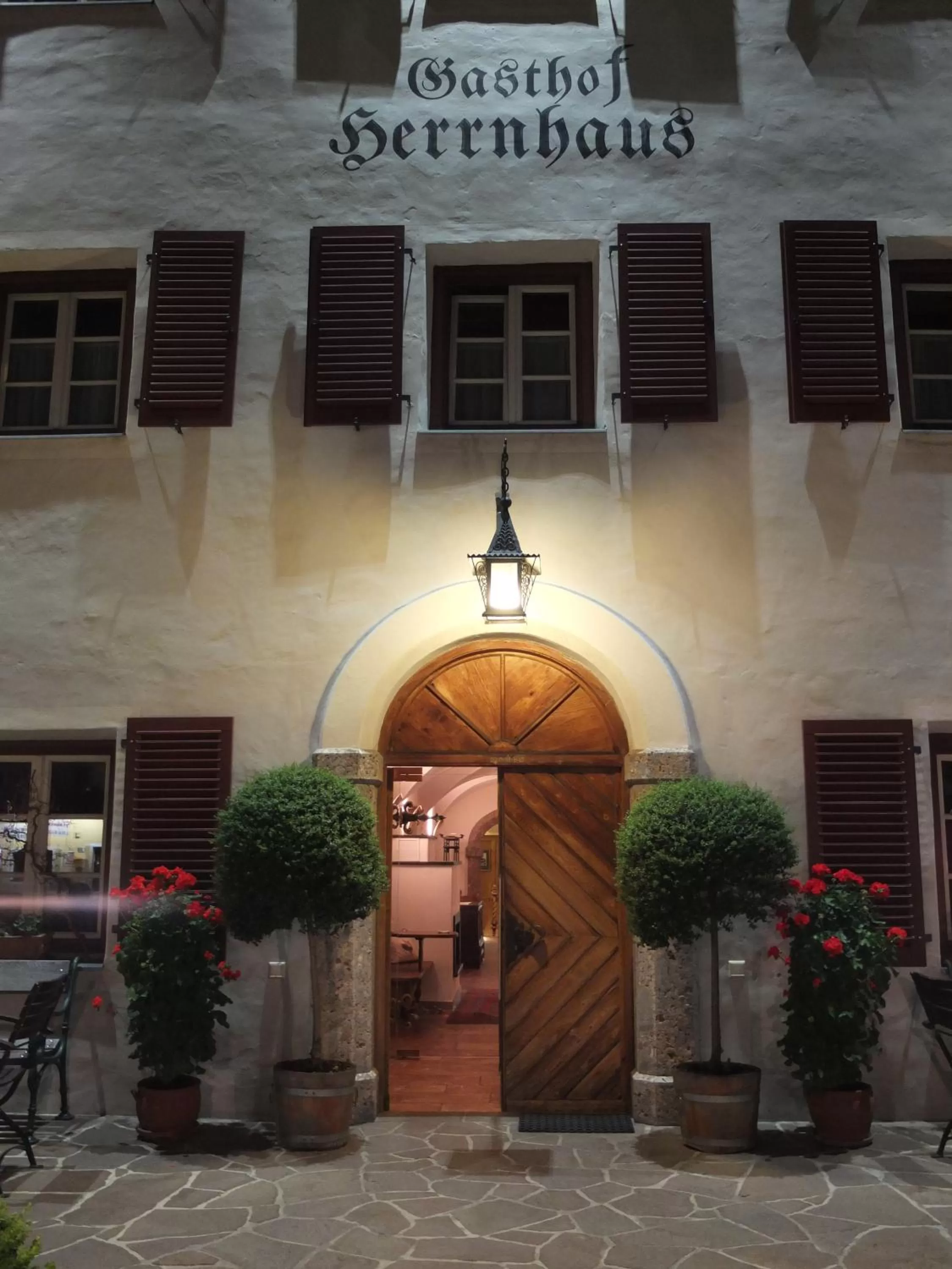 Facade/entrance in Gasthof Herrnhaus