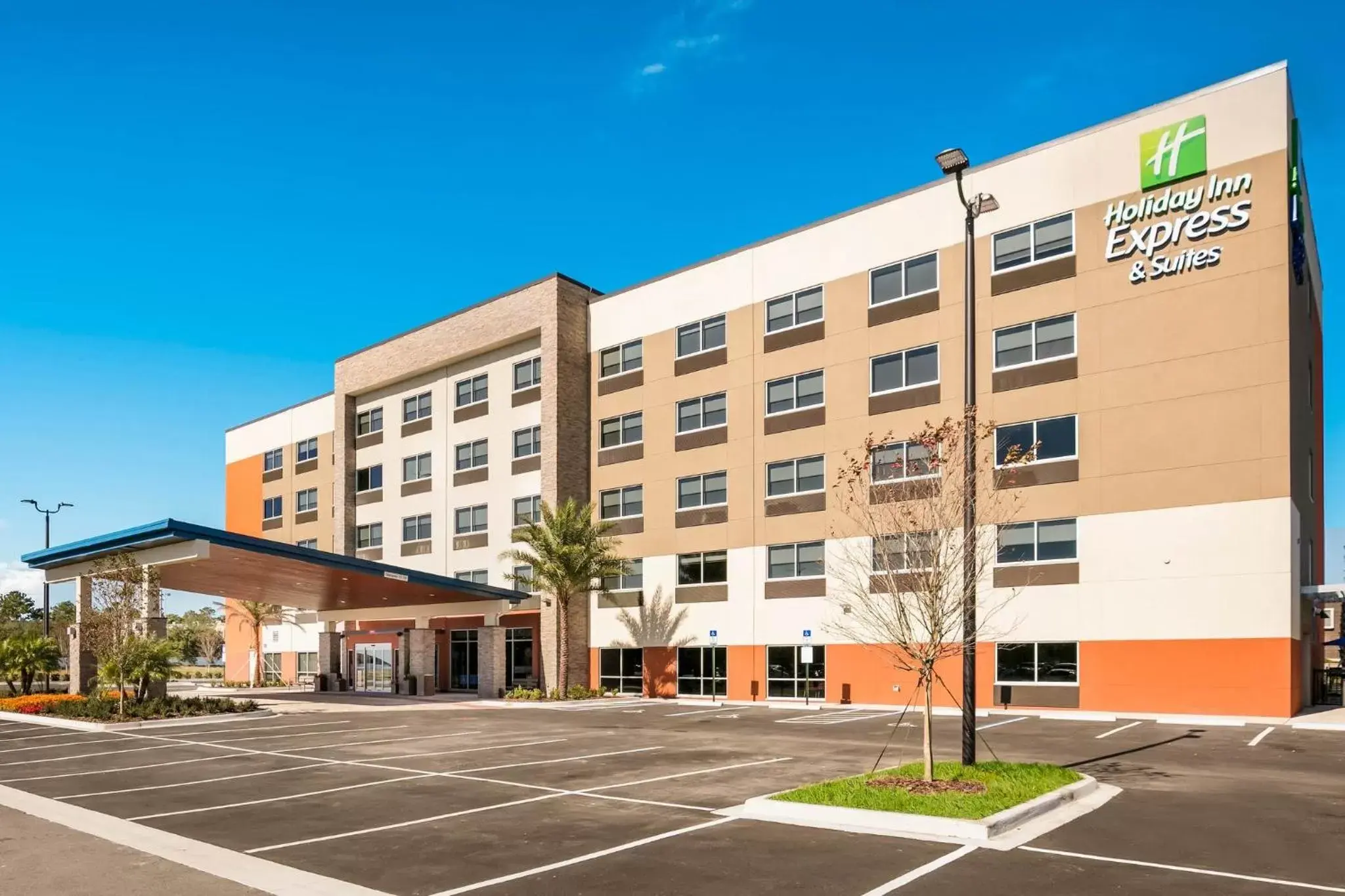 Property Building in Holiday Inn Express & Suites Jacksonville - Town Center, an IHG Hotel