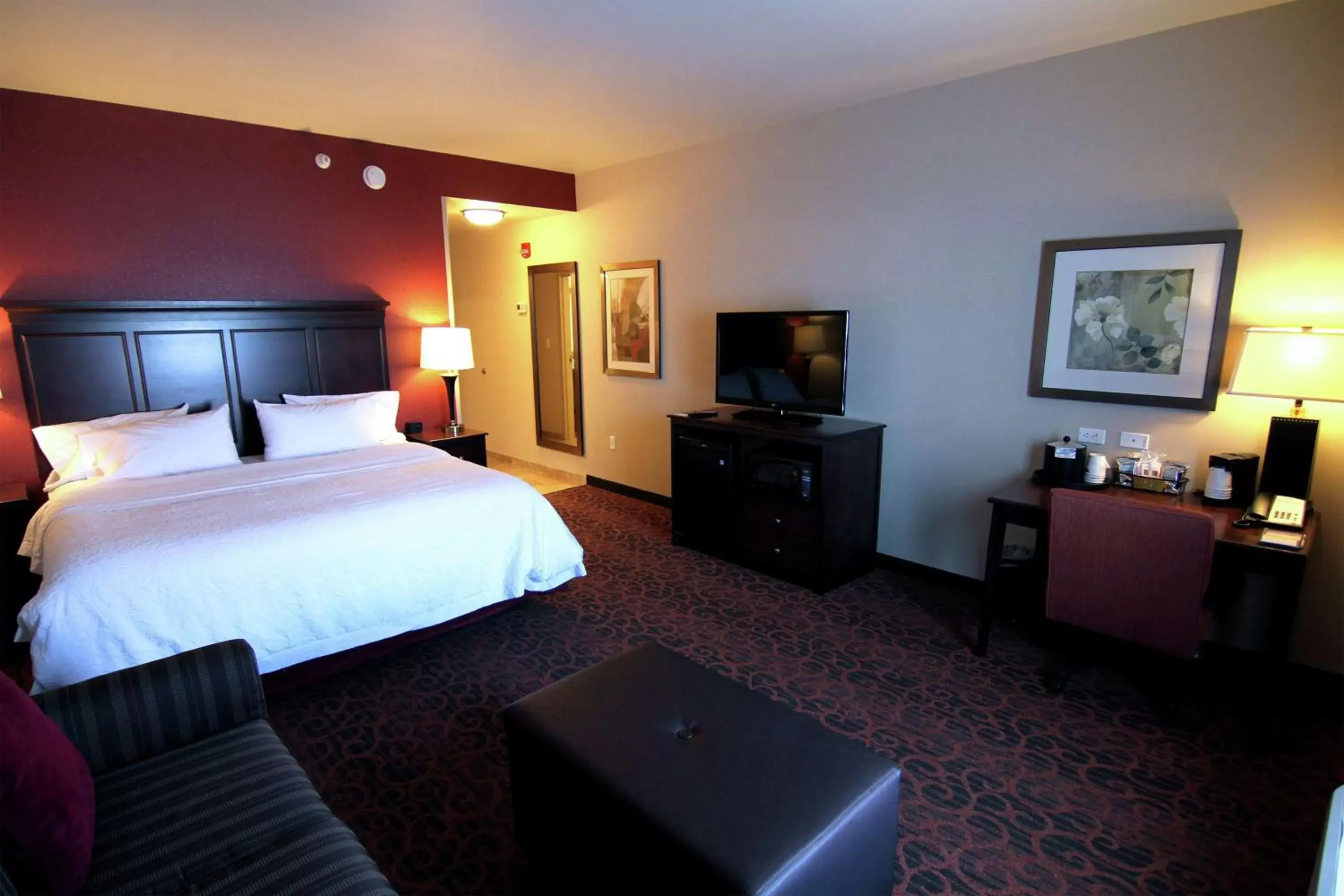 Bedroom, Bed in Hampton Inn & Suites Grand Forks