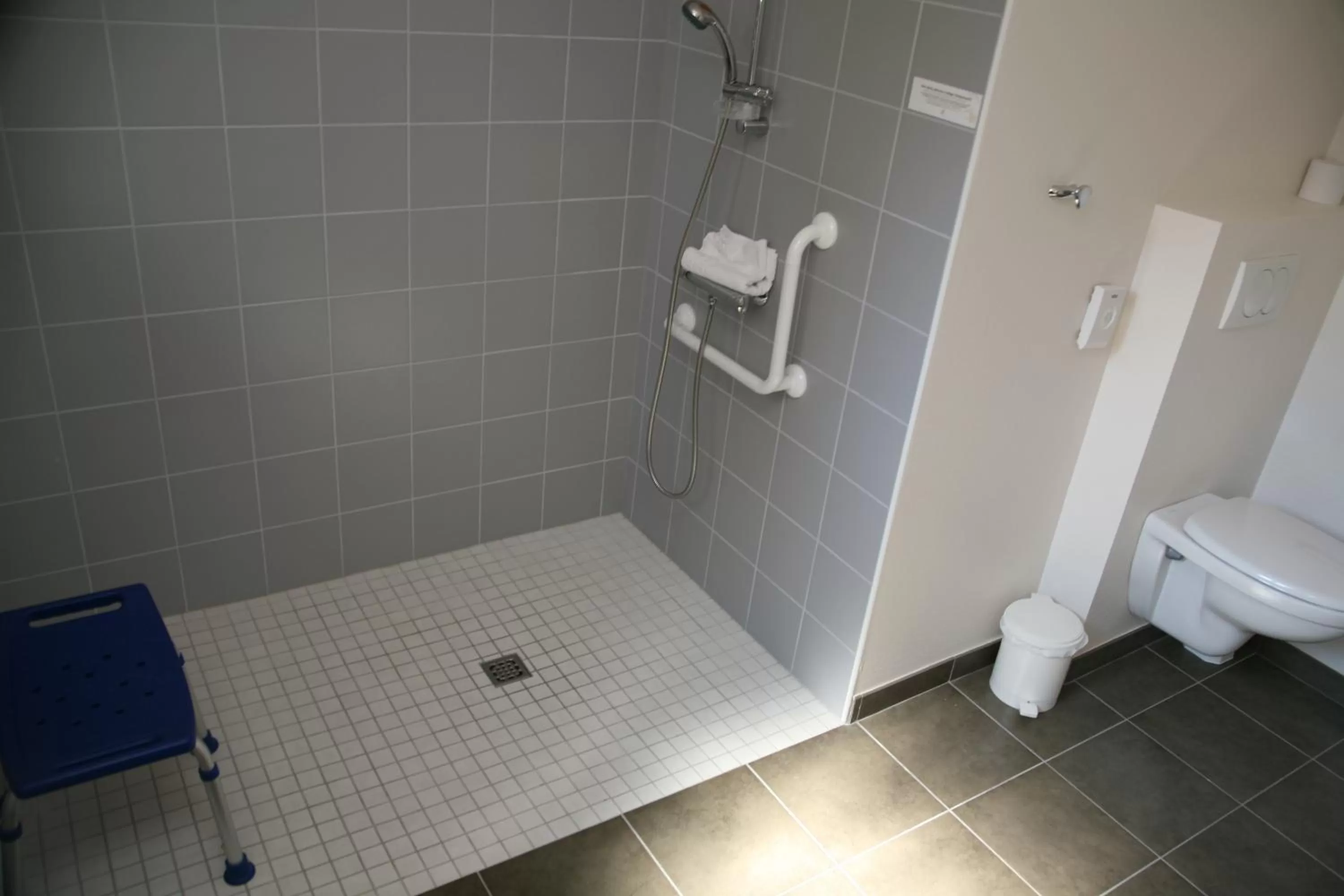 Bathroom in Logis Hôtel- Restaurant La Renaissance