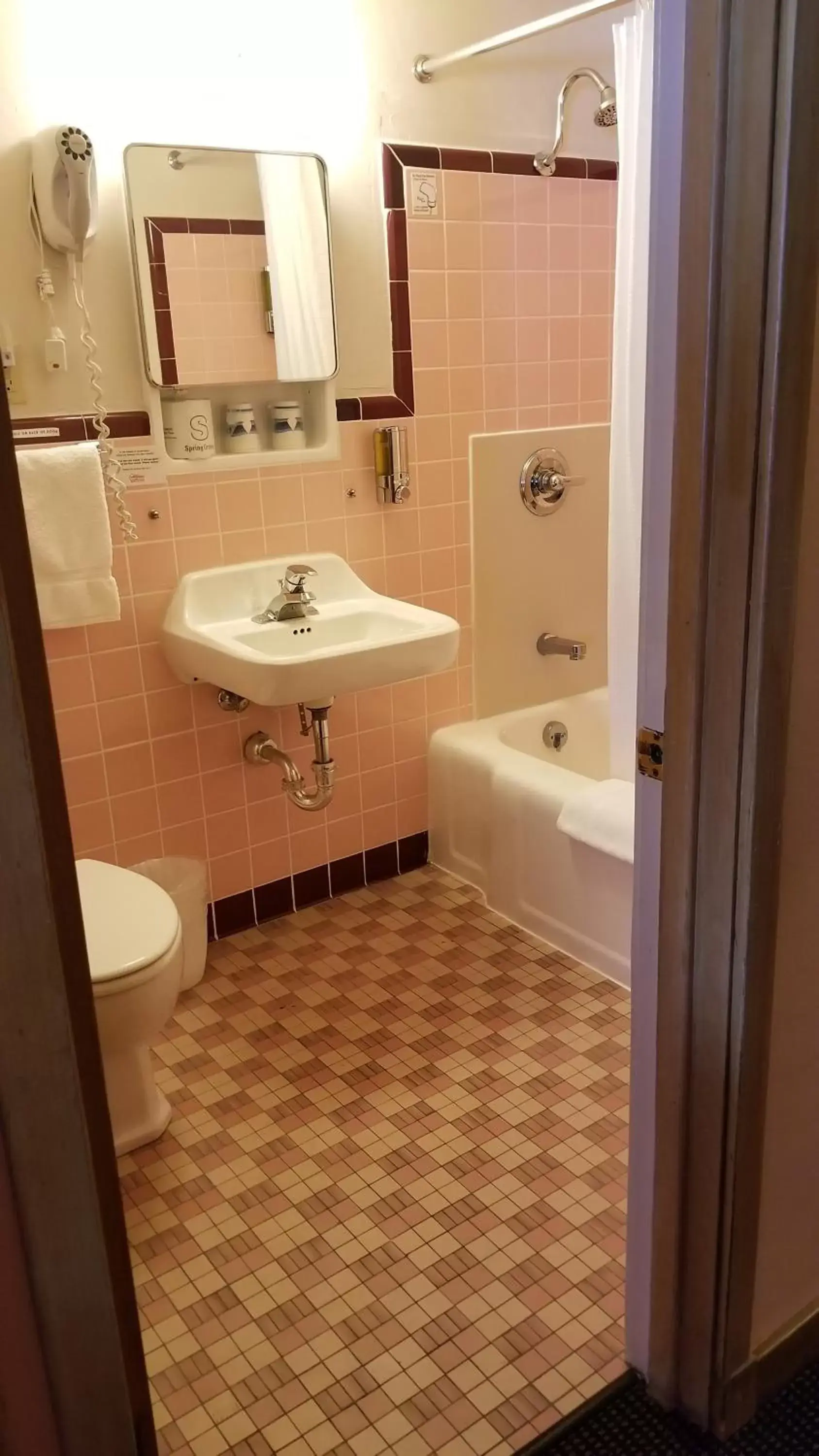 Bathroom in Holiday Music Motel