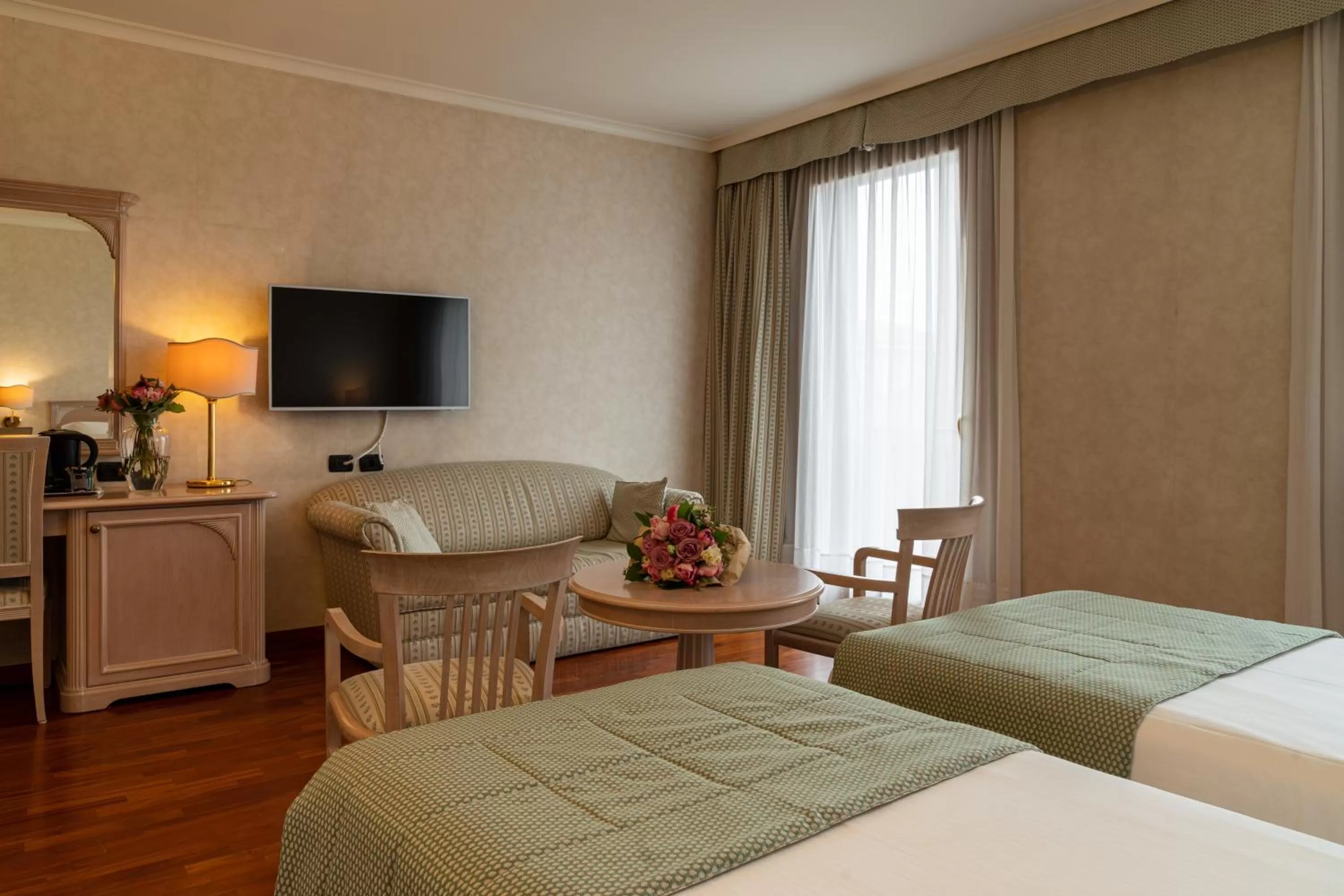 Bedroom, Bed in Hotel Roxy Plaza