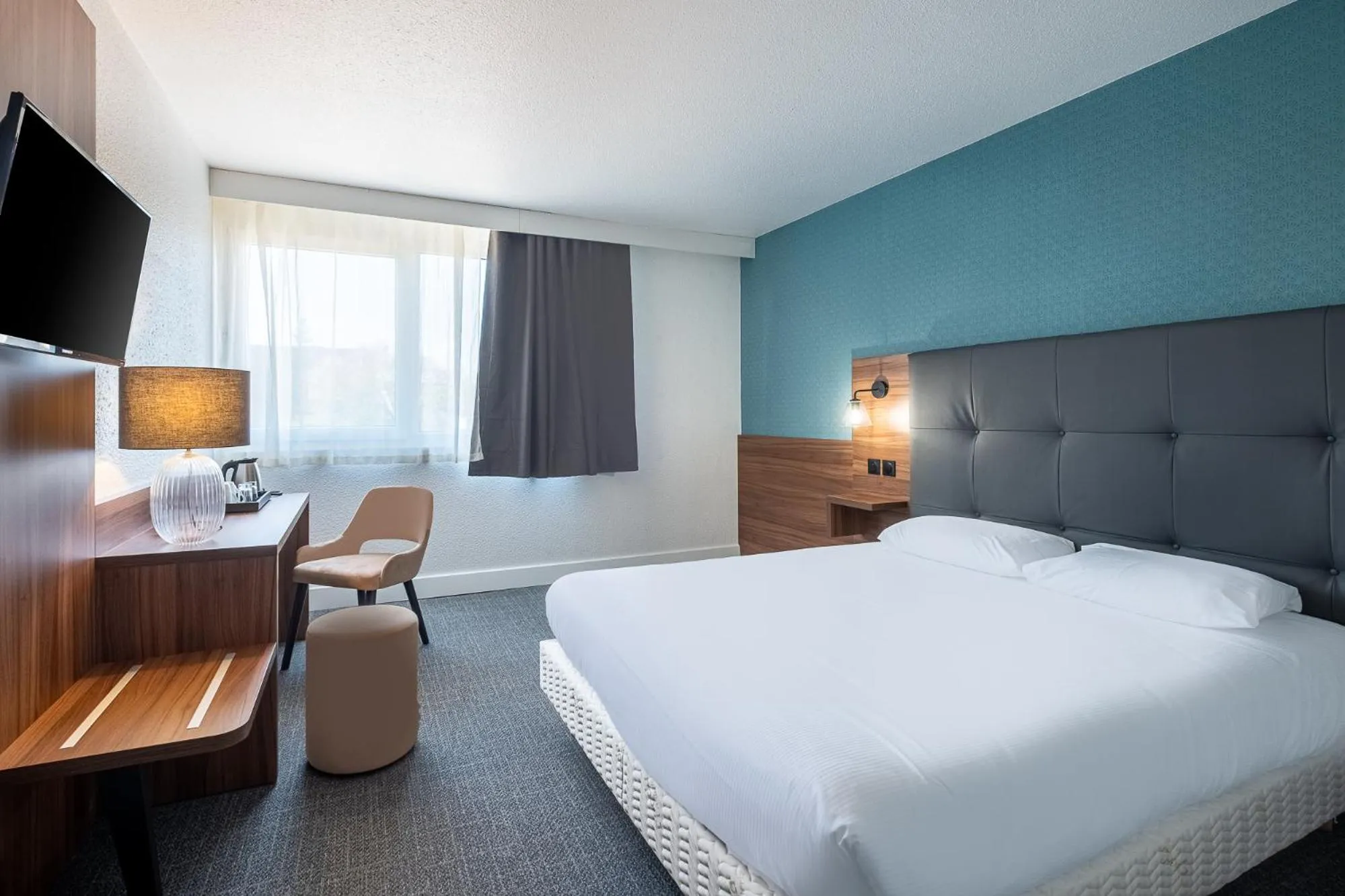 Photo of the whole room, Bed in Hôtel Akena Poitiers Nord Futuroscope