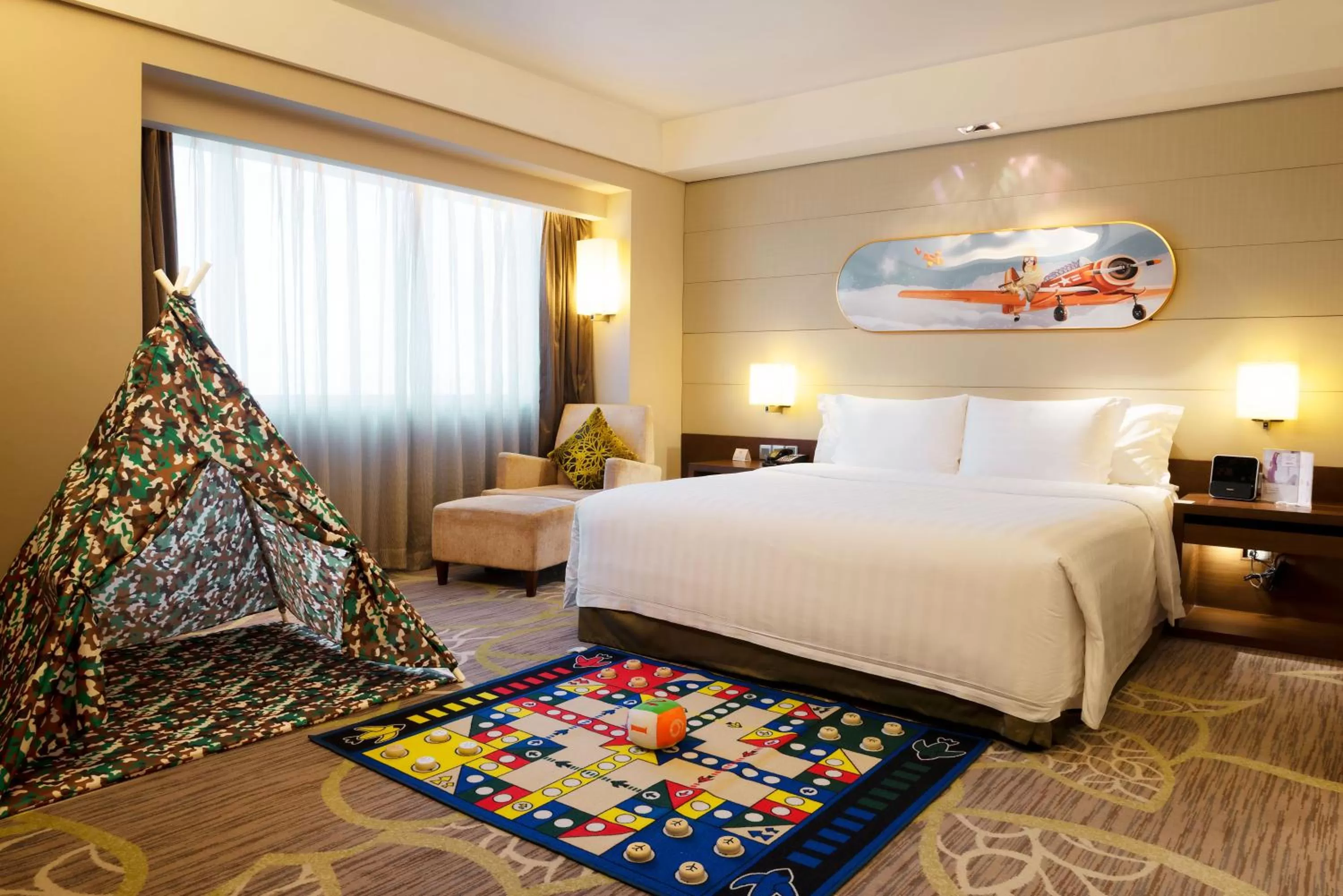 Bedroom, Bed in Crowne Plaza Guangzhou City Centre by IHG