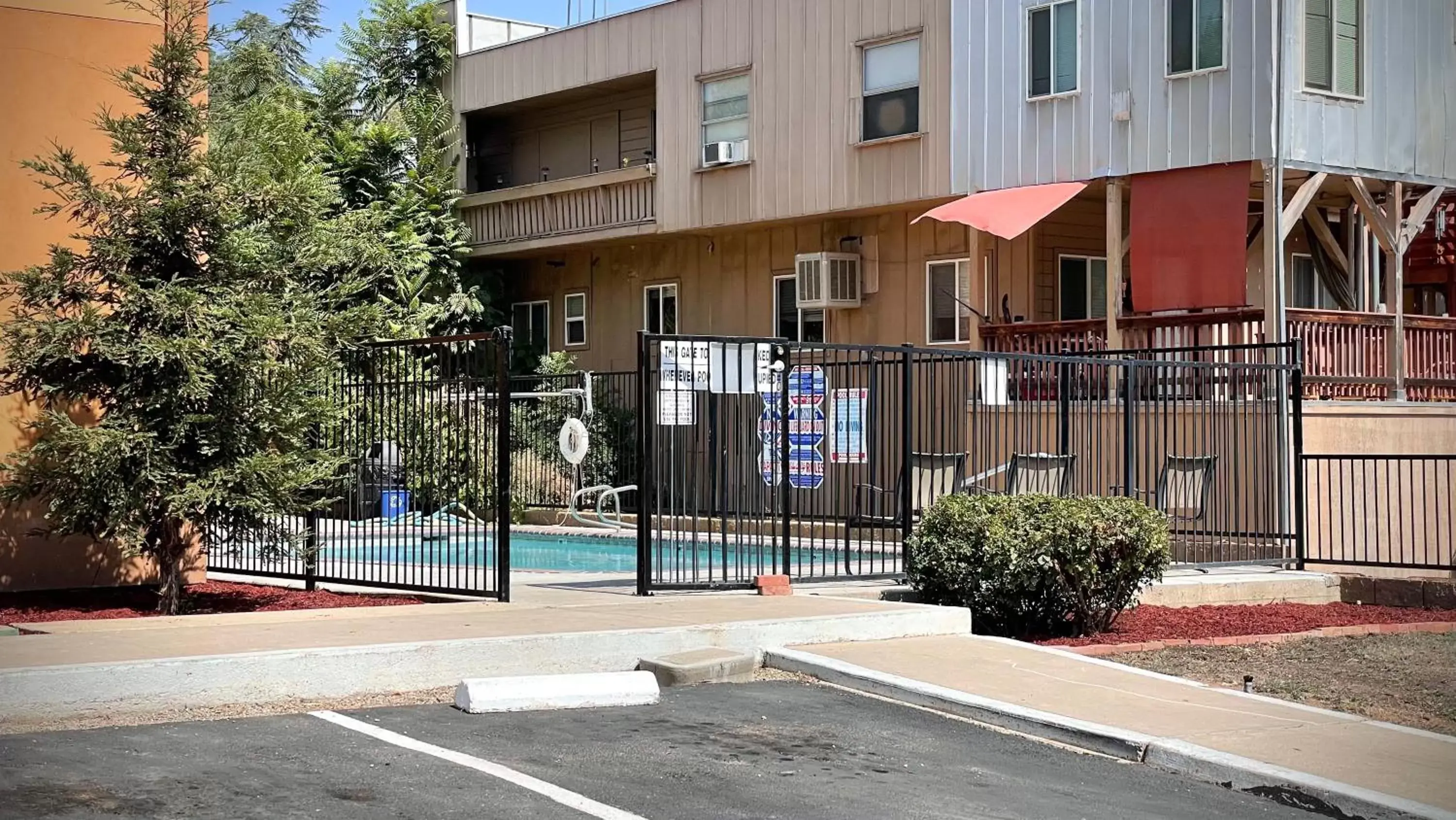 Property building, Swimming Pool in The Monarch Inn