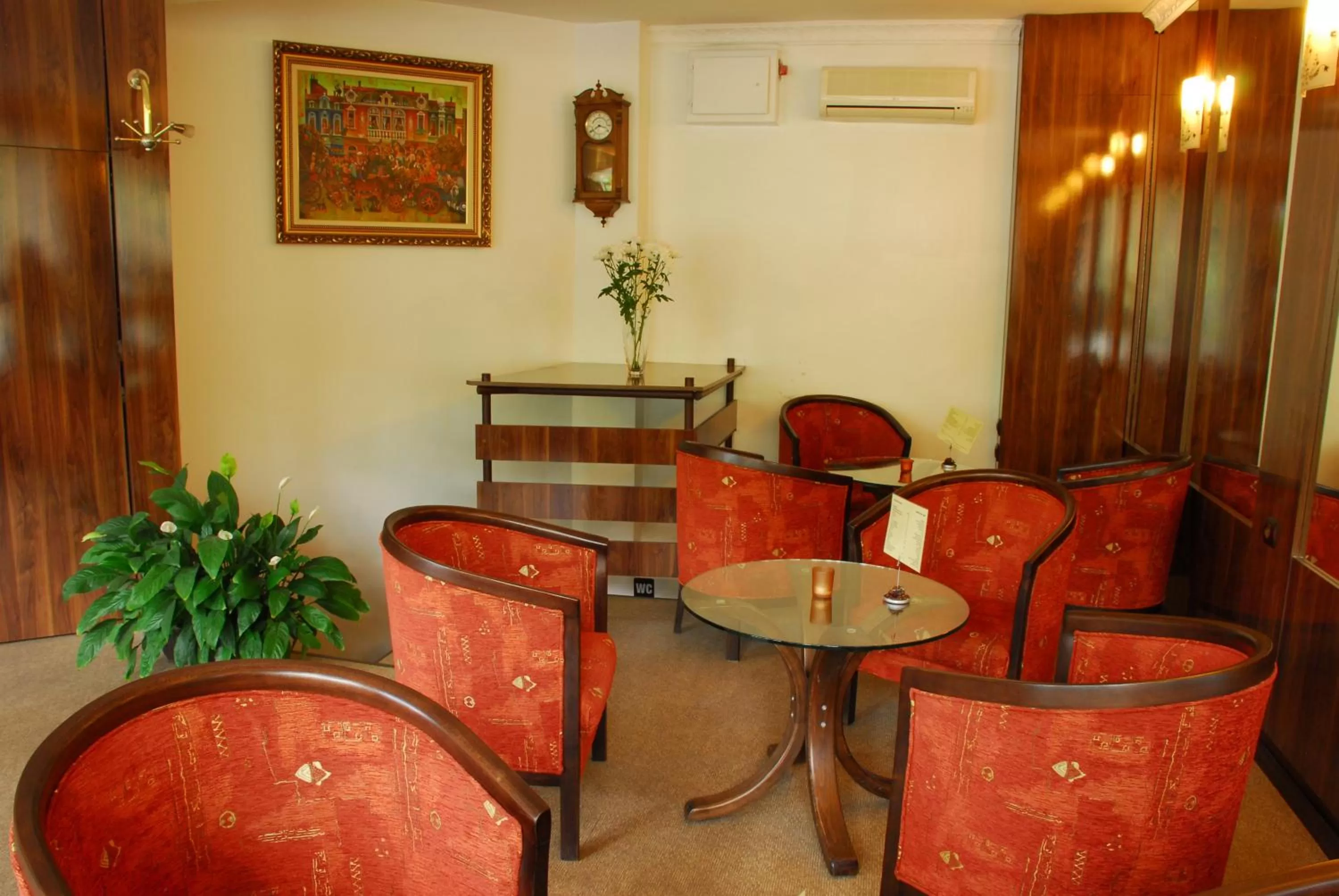 Lobby or reception in Noviz Hotel