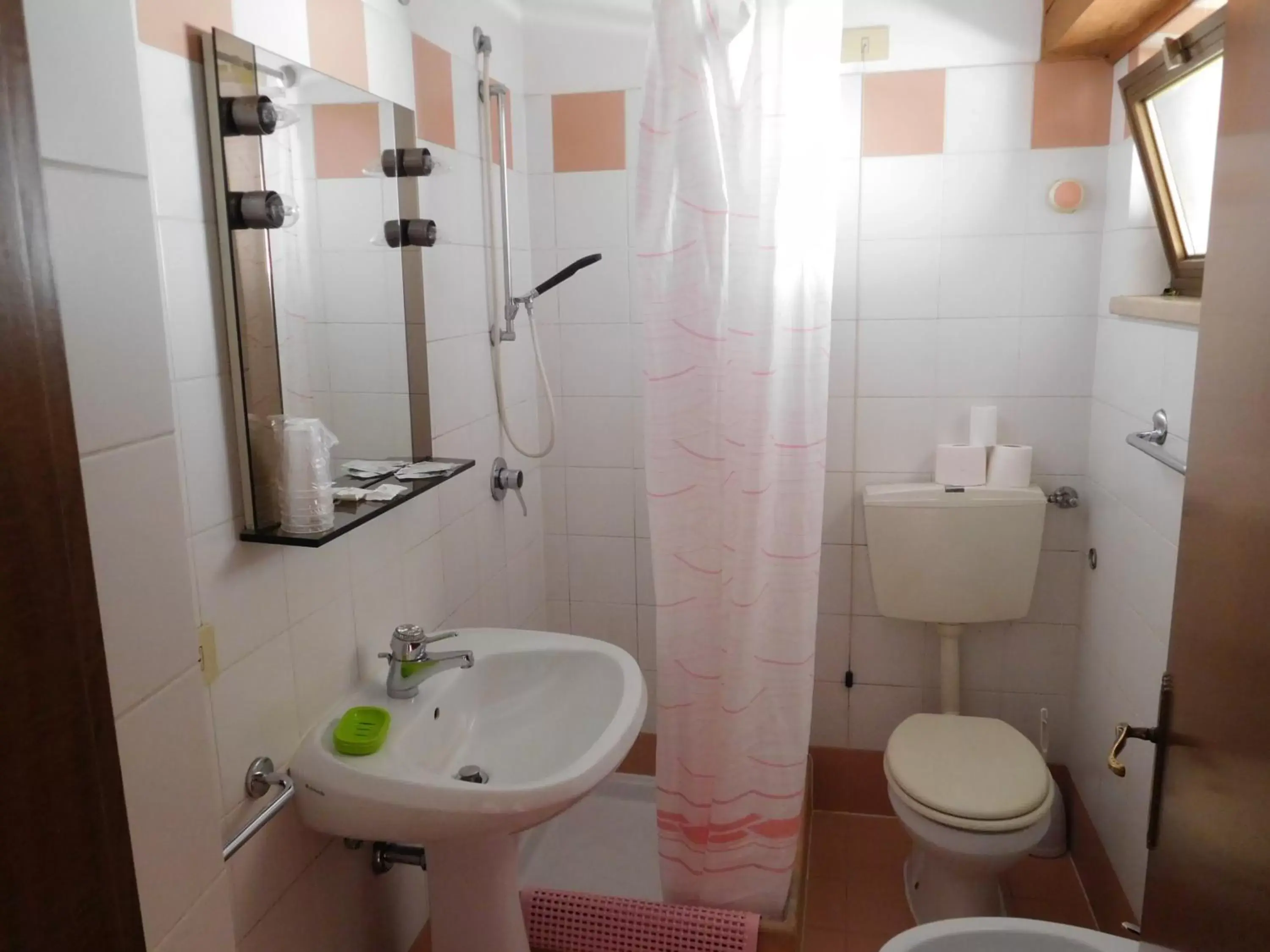 Shower, Bathroom in Antico Albergo Sant'Antonio
