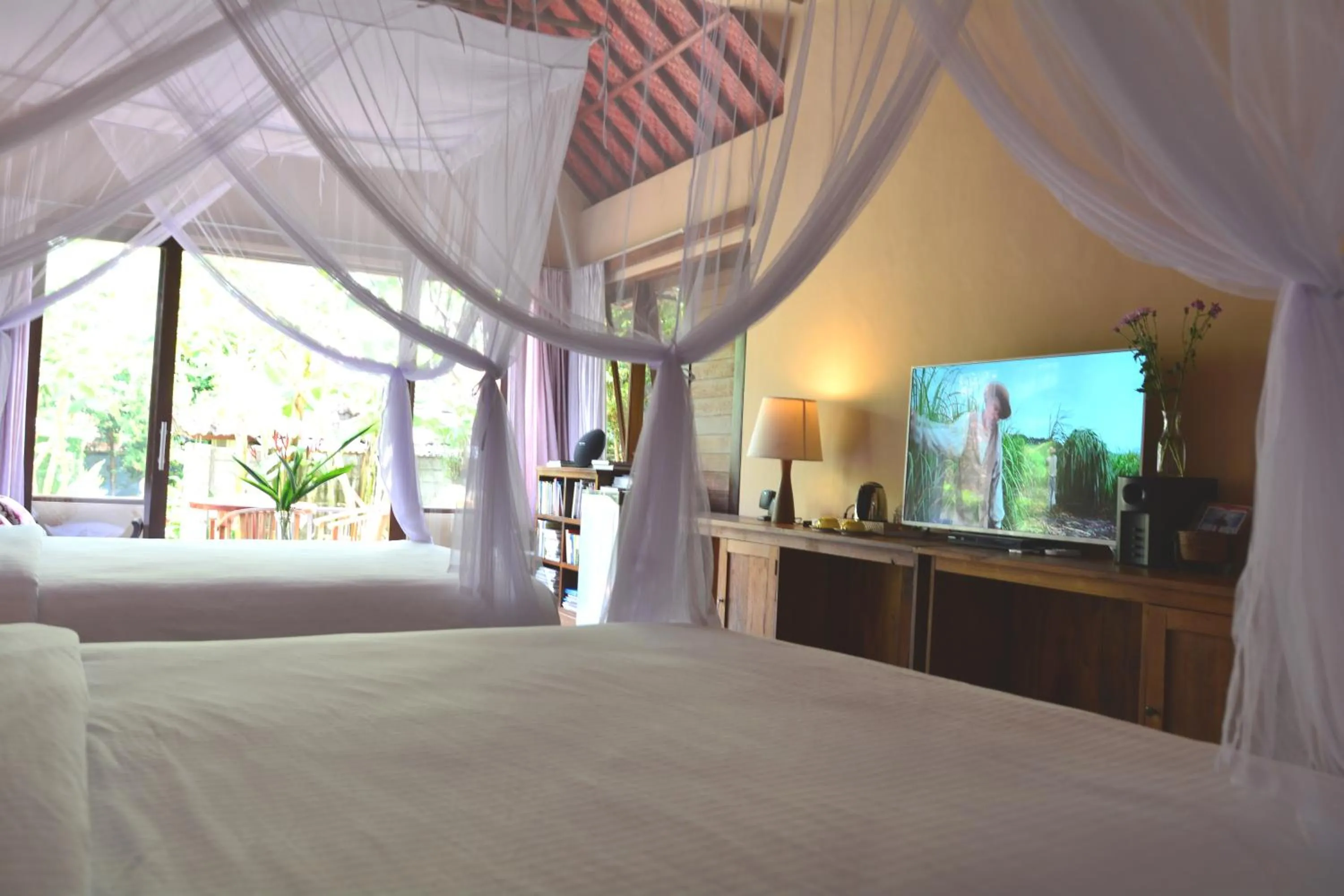 Photo of the whole room, Bed in Griya Sriwedari