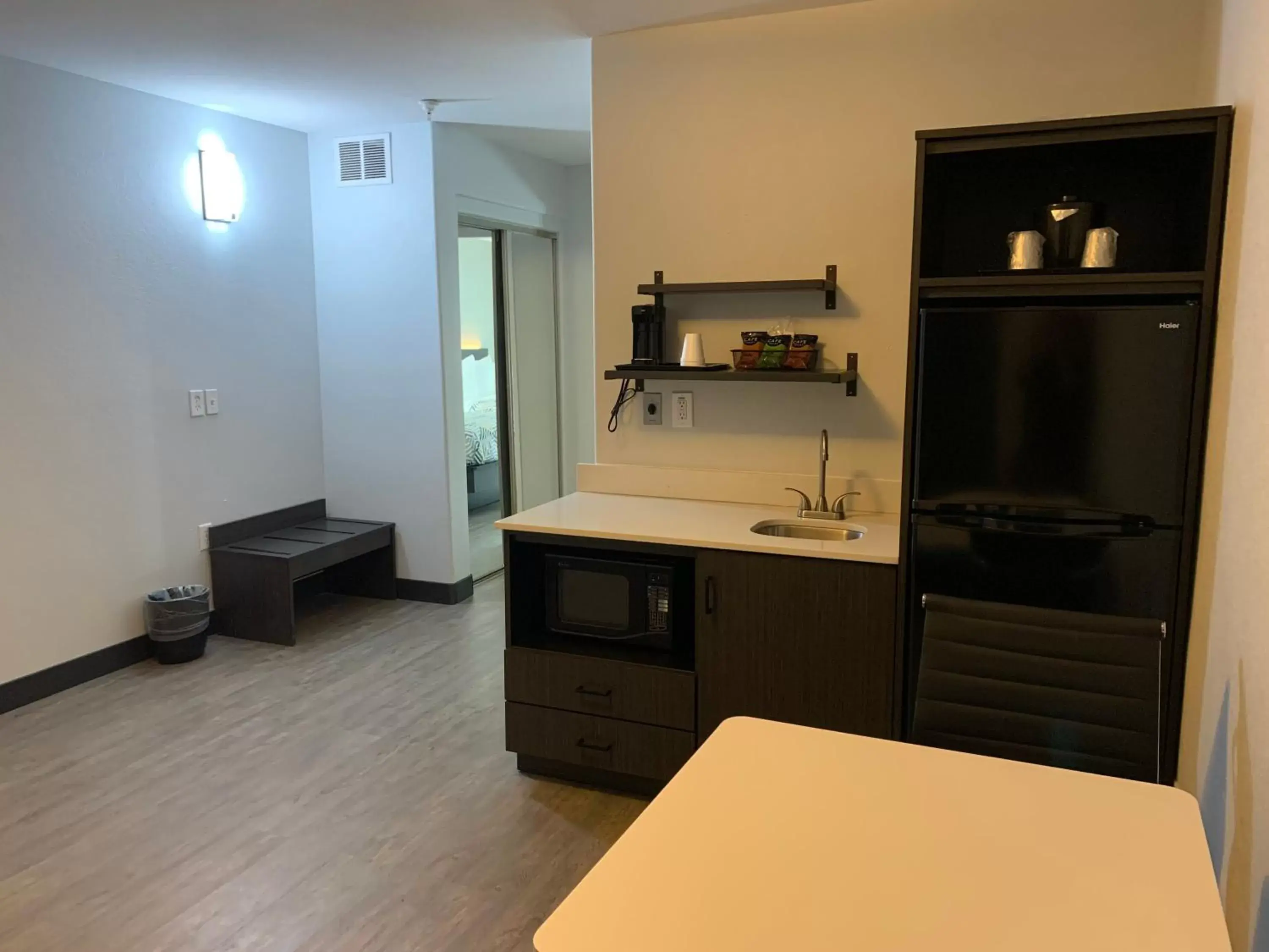 Kitchen/Kitchenette in Motel 6 Hobbs, NM - Event Center