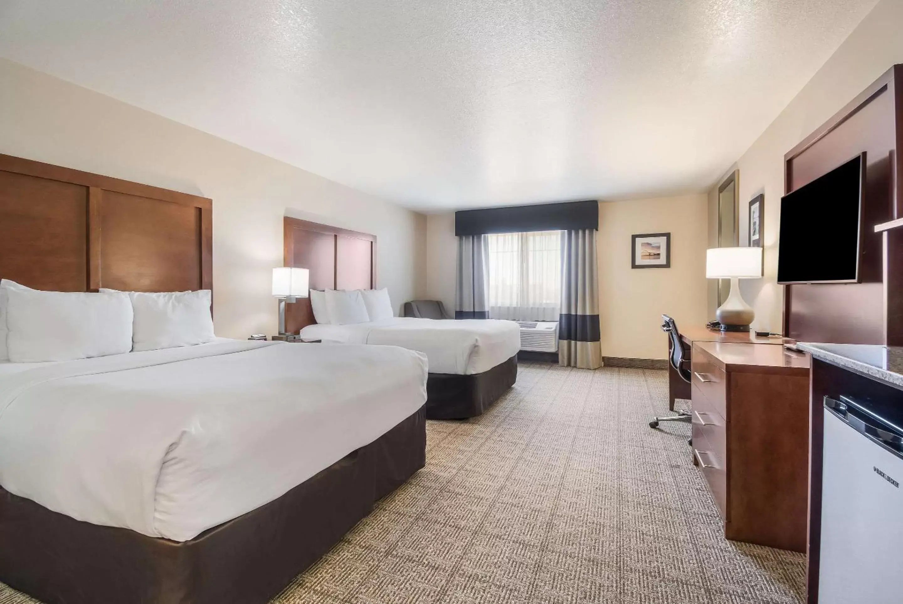 Photo of the whole room, Bed in Comfort Inn Newport Photo of the whole room, Bed in Comfort Inn Newport