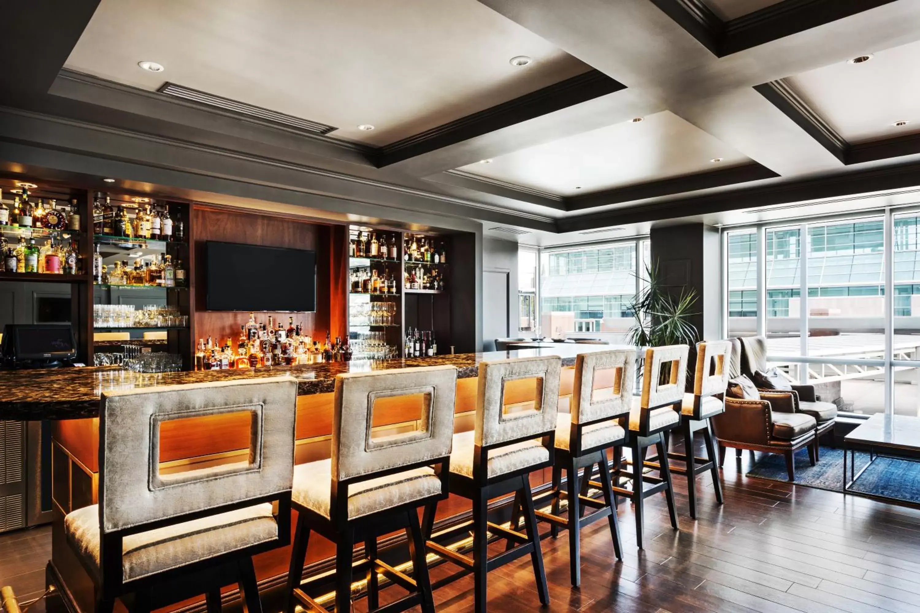 Restaurant/Places to Eat in The Tennessean Personal Luxury Hotel