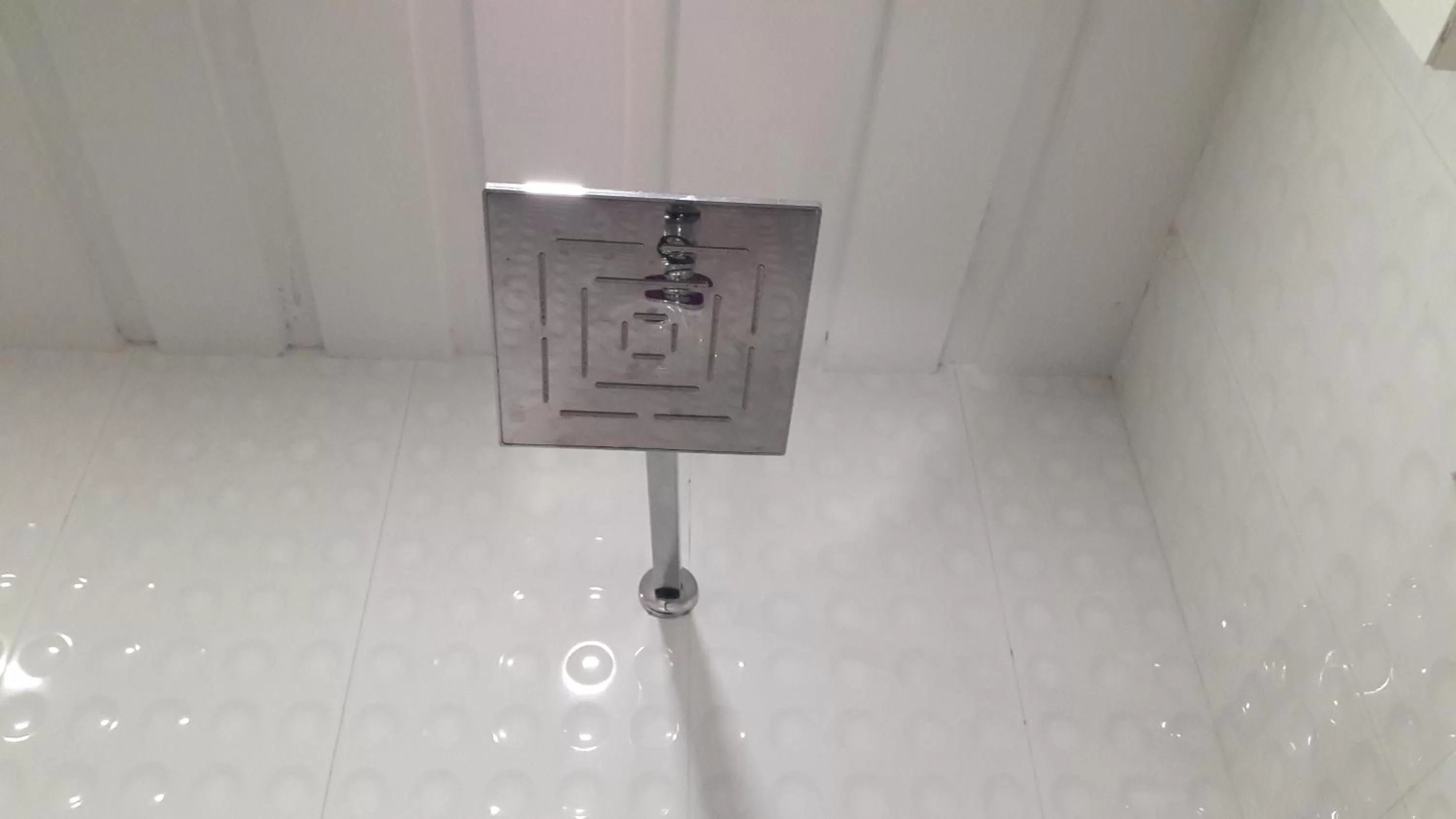 Shower in Hotel Shreemoyee Inn - Kamakhya Temple