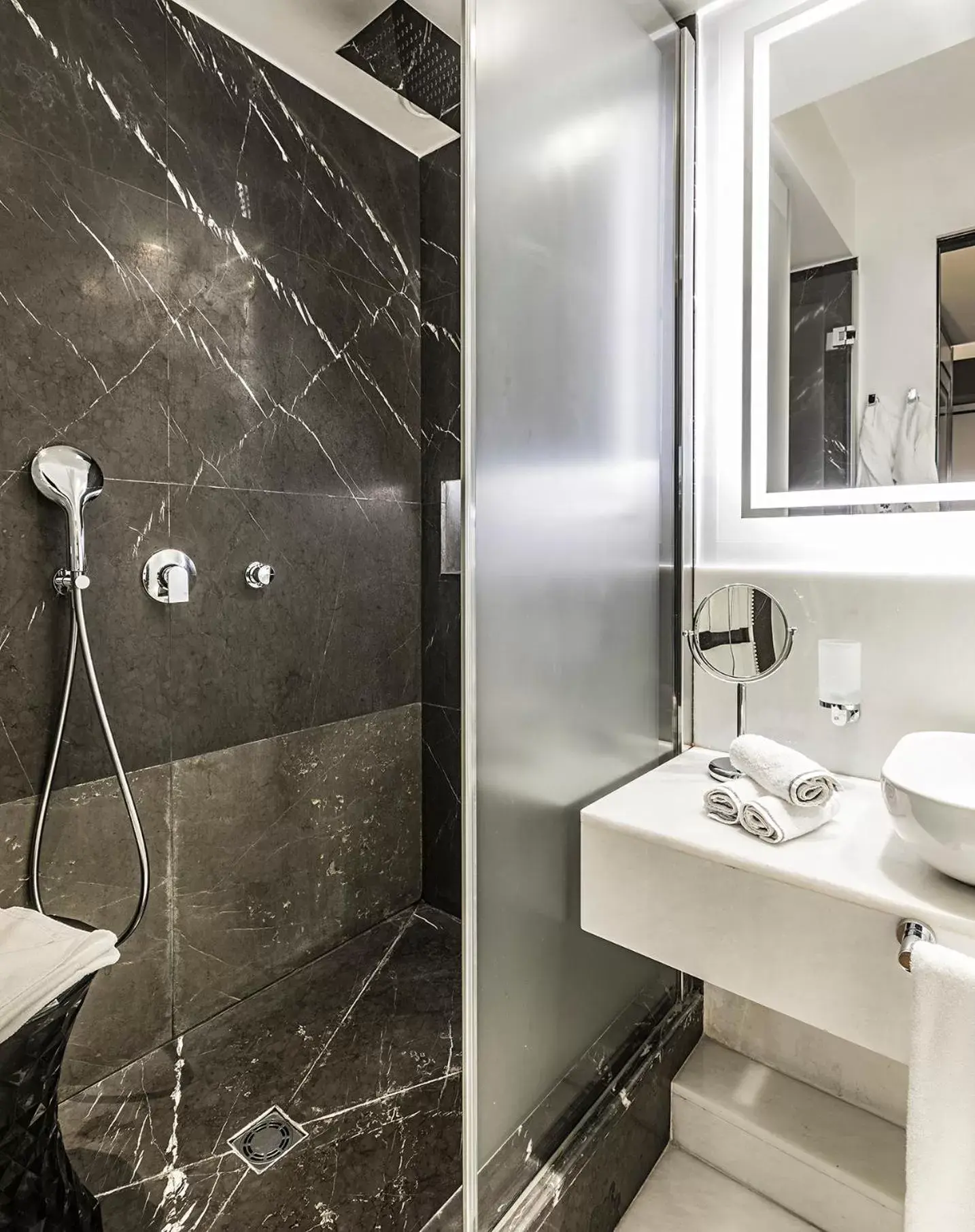 Bathroom in Corso 281 Luxury Suites
