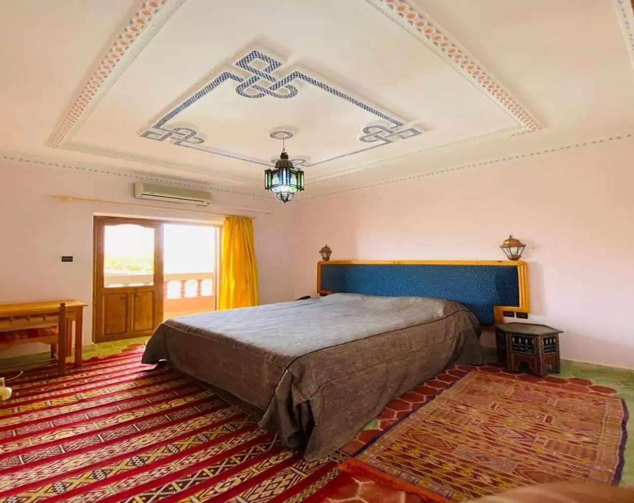 Photo of the whole room, Bed in La Perle Du Drâa