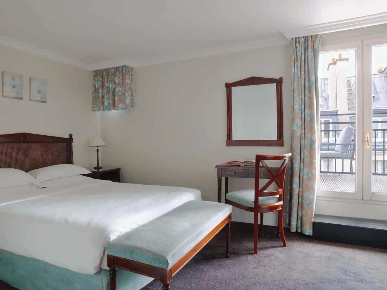 Bedroom in Hotel Royal Saint Honore Paris Louvre