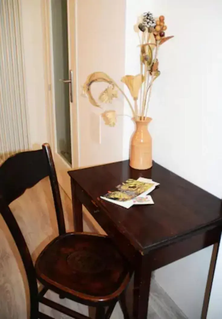 Dining Area in La Casa di Zoe al borgo