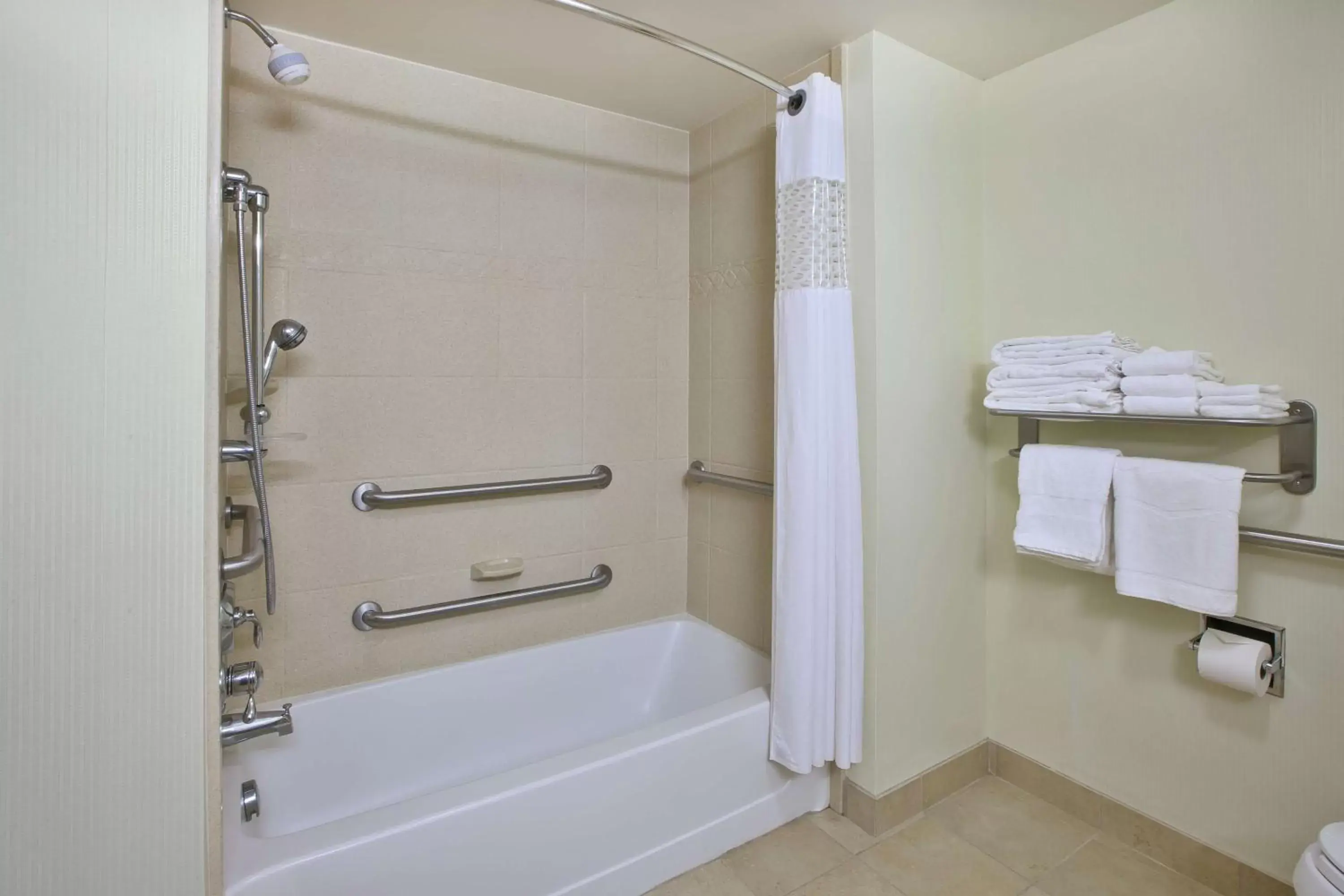 Bathroom in Hampton Inn & Suites Plattsburgh