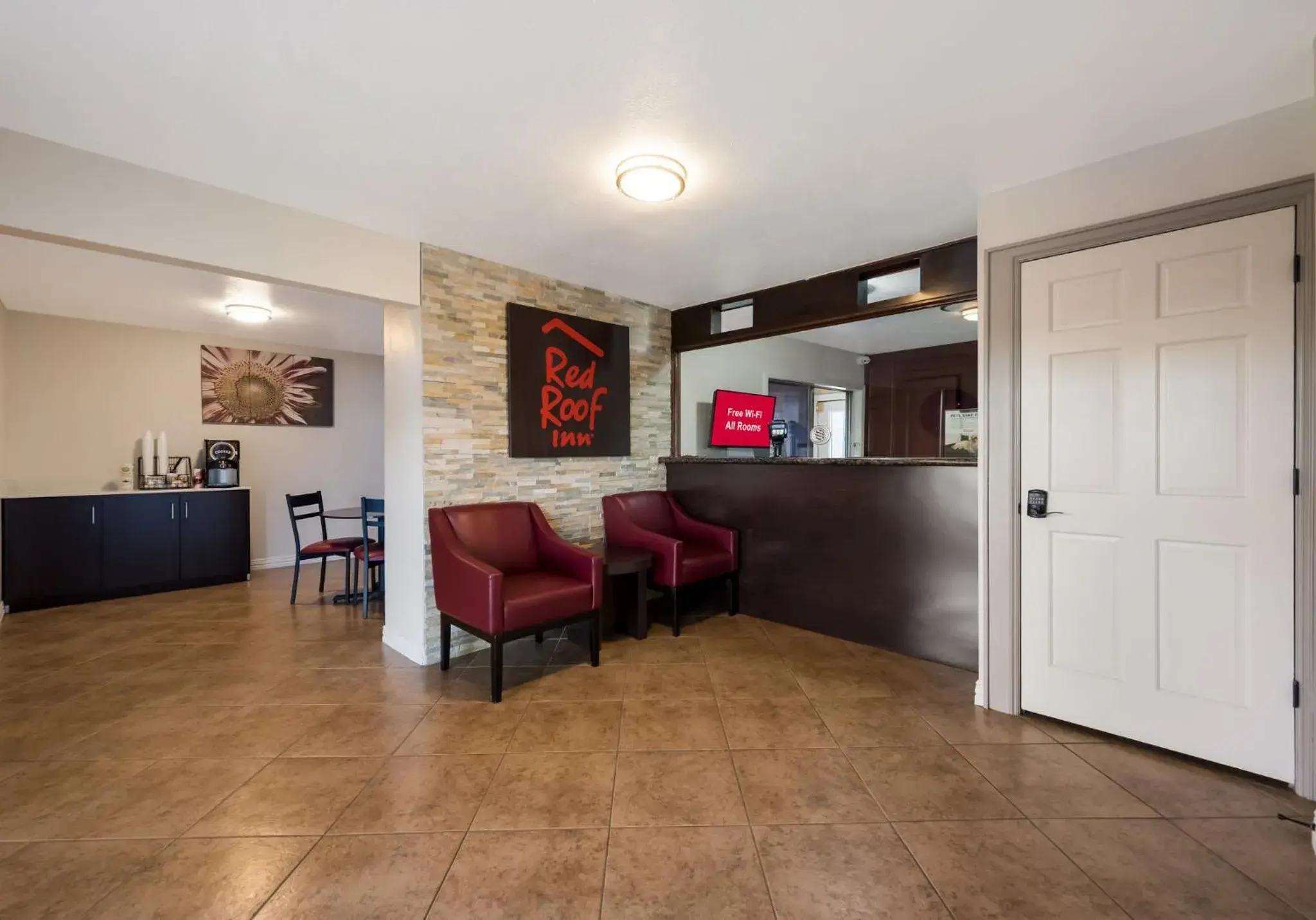 Lobby or reception, Seating Area in Red Roof Inn Madisonville