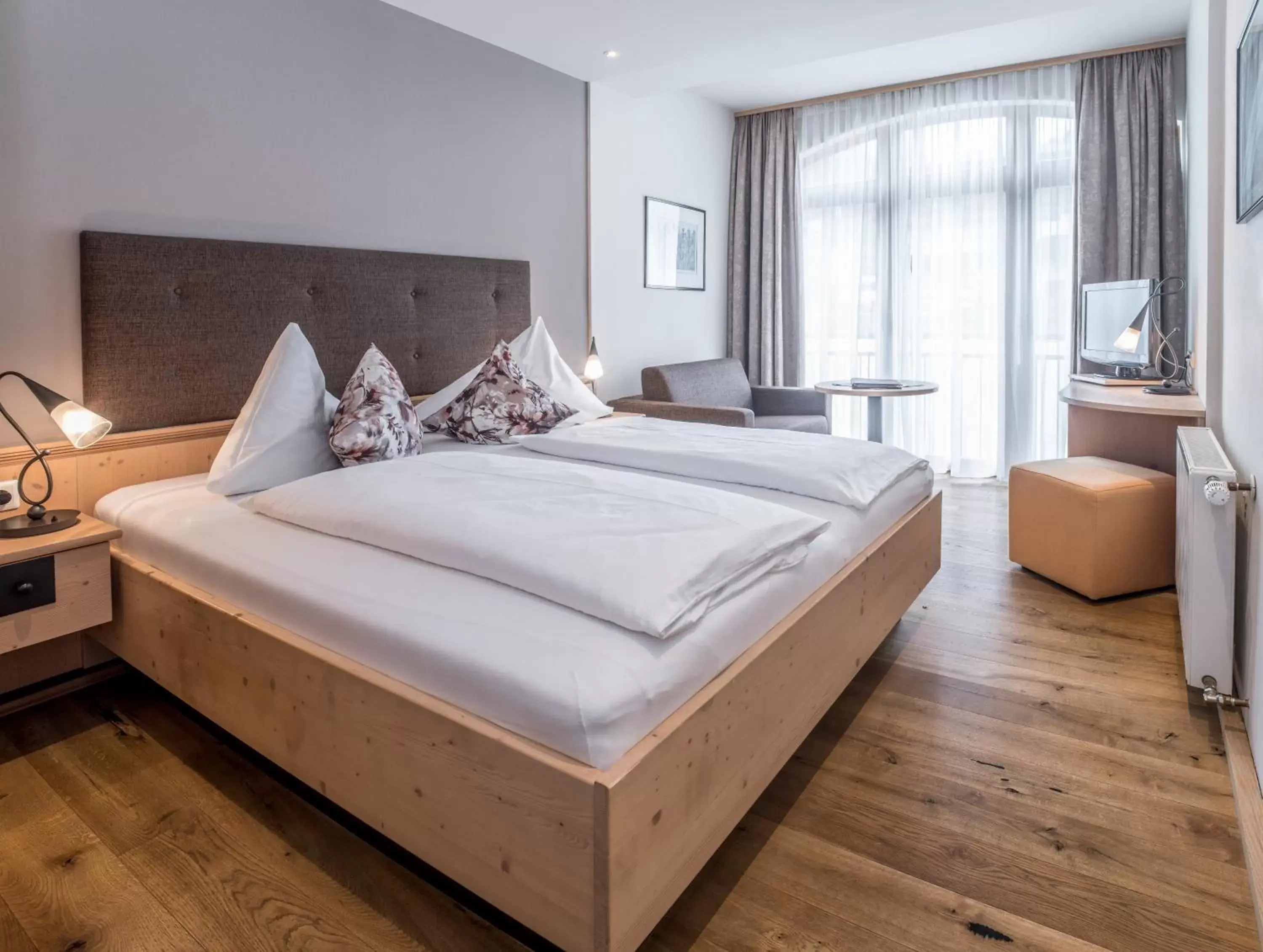 Photo of the whole room, Bed in Aktiv Hotel Schweizerhof Kitzbühel