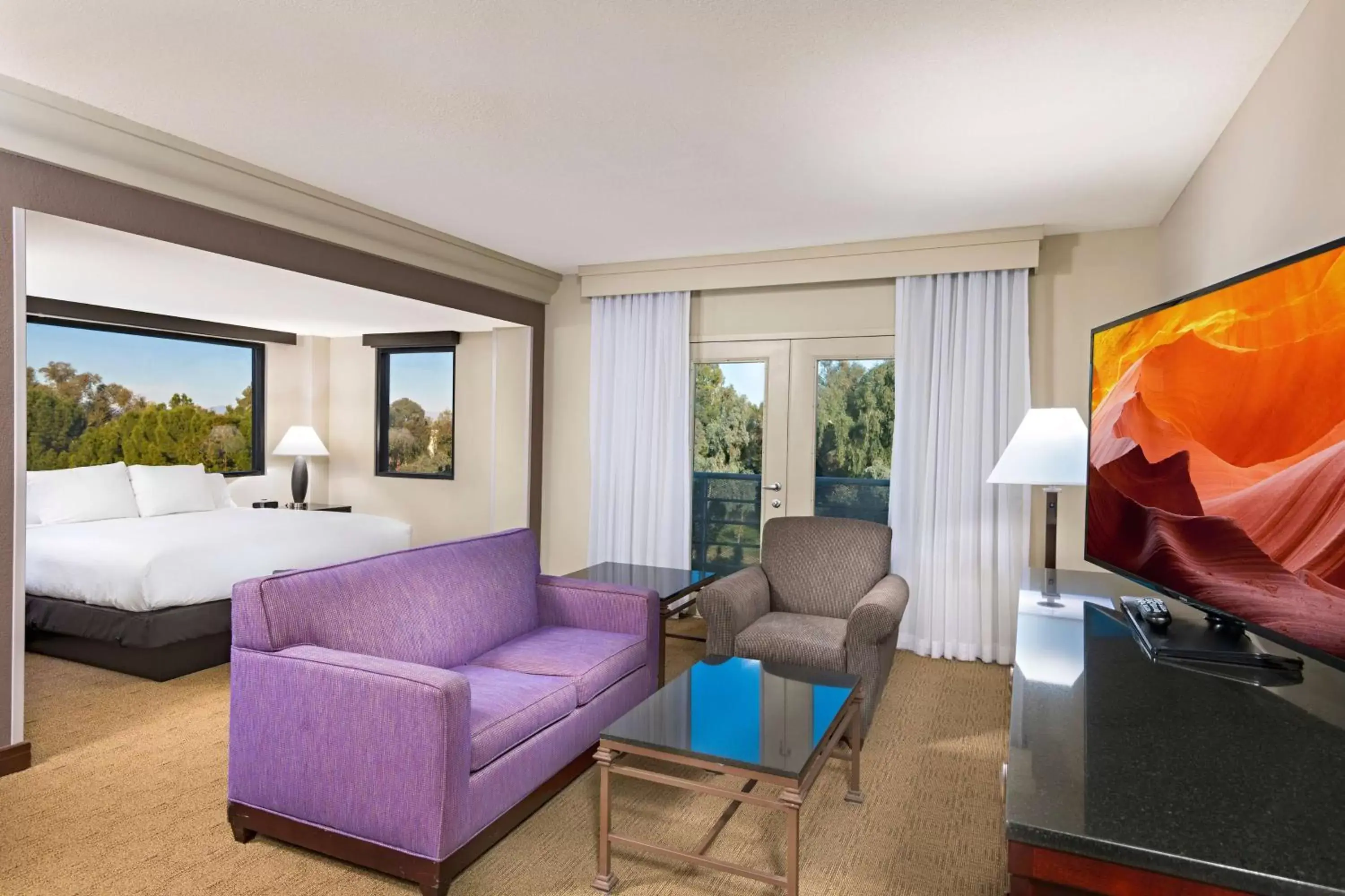 Living room, Seating Area in Doubletree by Hilton Phoenix Mesa