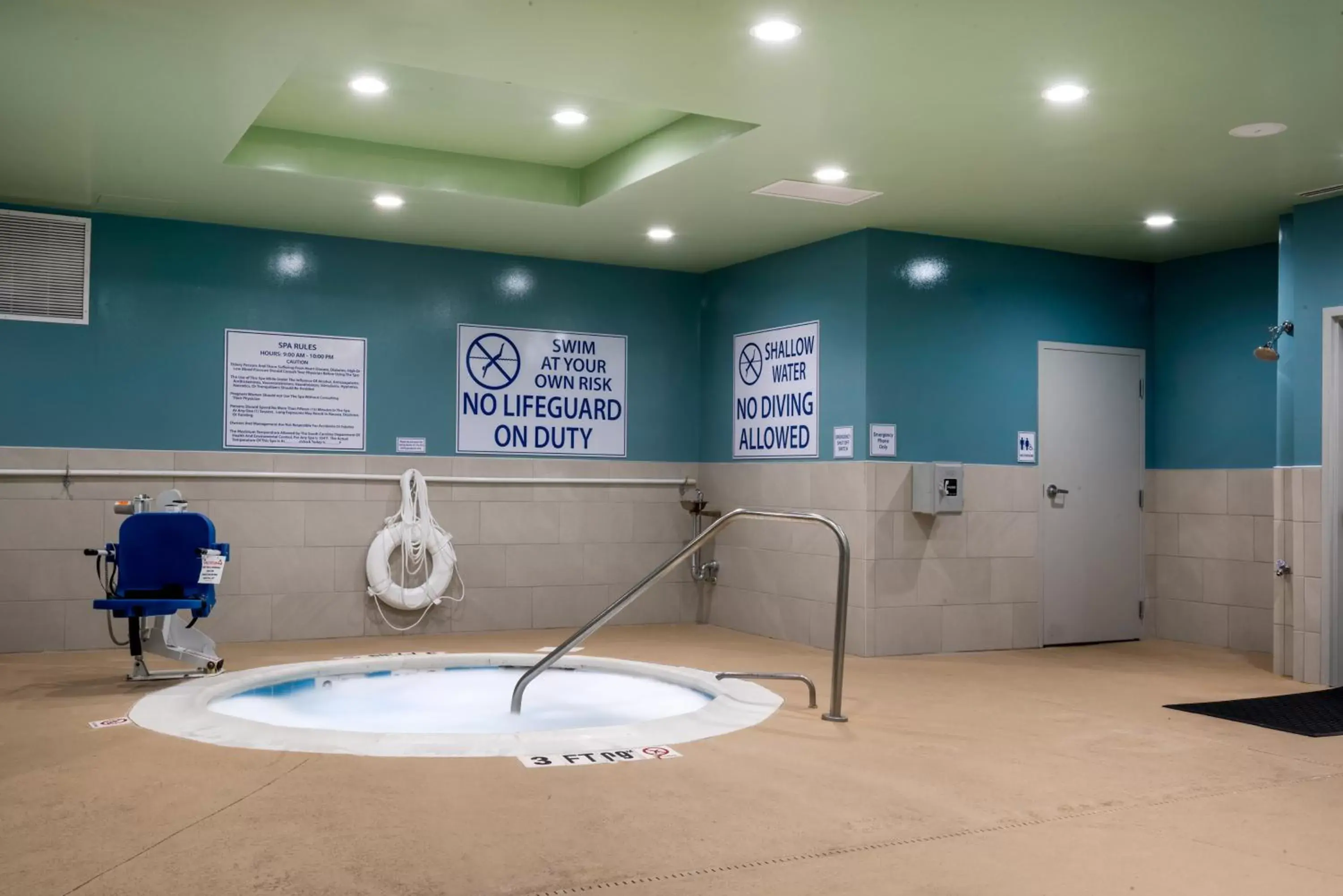 Swimming pool in Holiday Inn Express & Suites Florence I-95 & I-20 Civic Ctr by IHG Swimming pool in Holiday Inn Express & Suites Florence I-95 & I-20 Civic Ctr by IHG