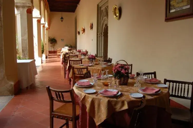 Patio, Restaurant/Places to Eat in Hospederia del Real Monasterio