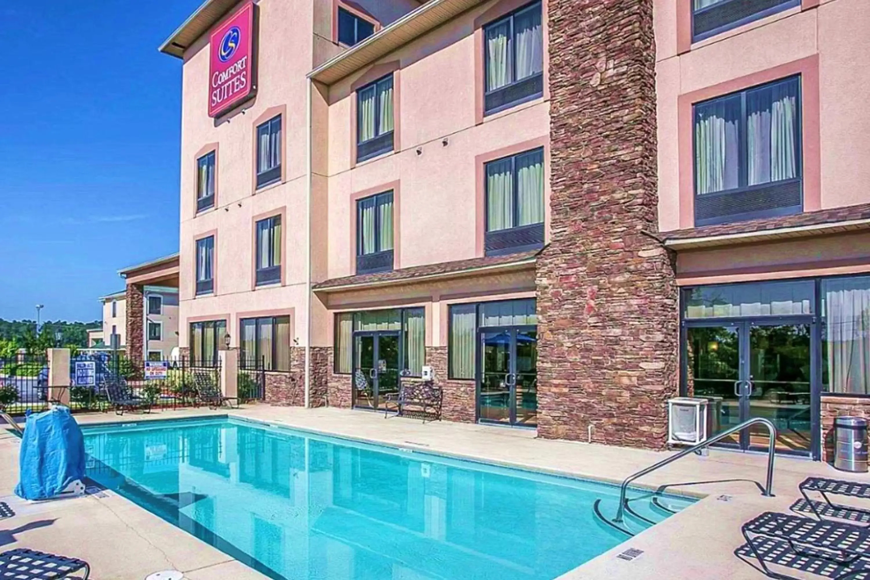 Swimming pool, Property Building in Comfort Suites Augusta Riverwatch