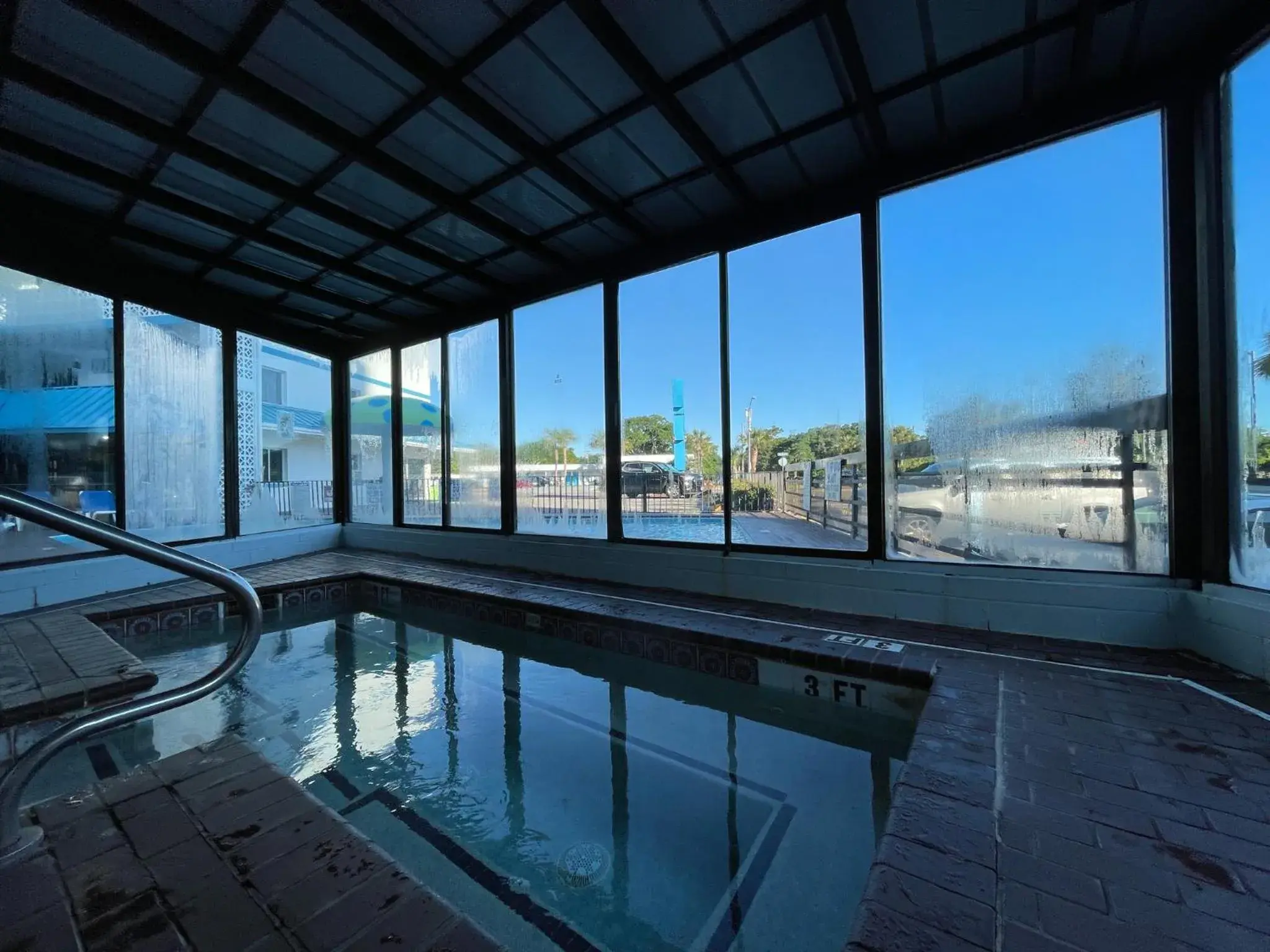 Hot Tub, Swimming Pool in Polynesian Oceanfront Hotel