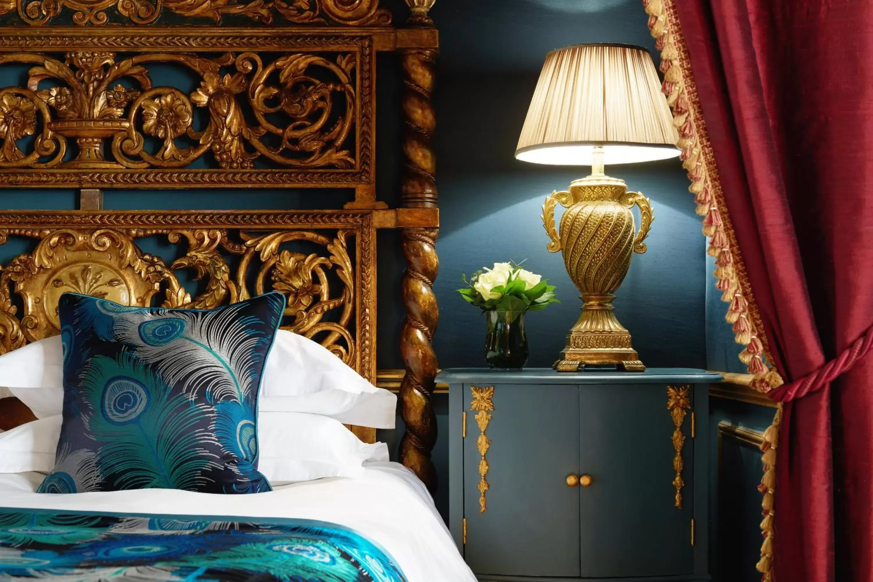Decorative detail, Bed in The Gore London - Starhotels Collezione