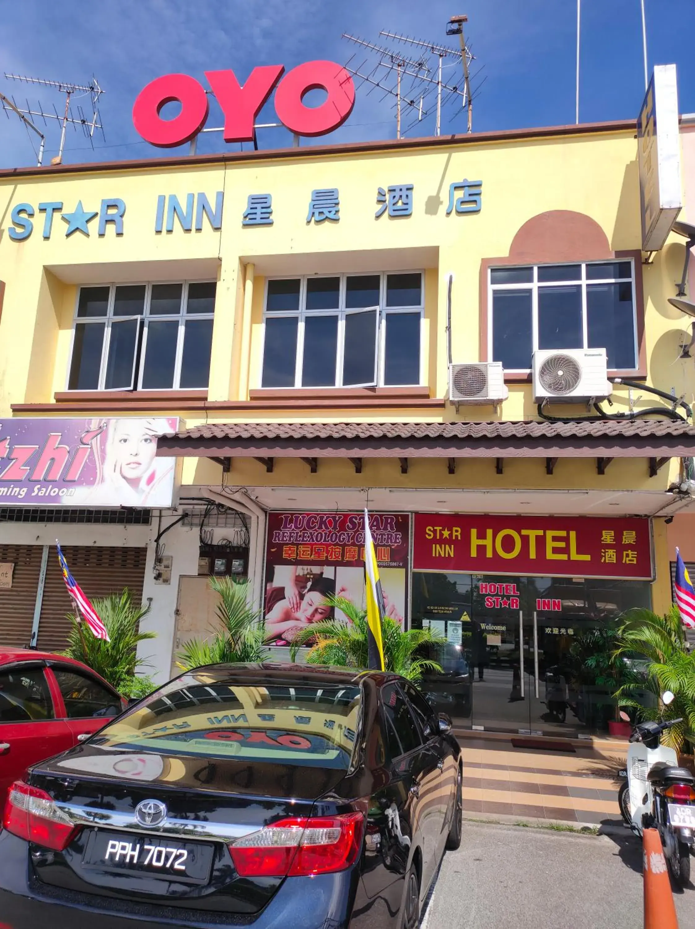 Property Building in Hotel Star Inn