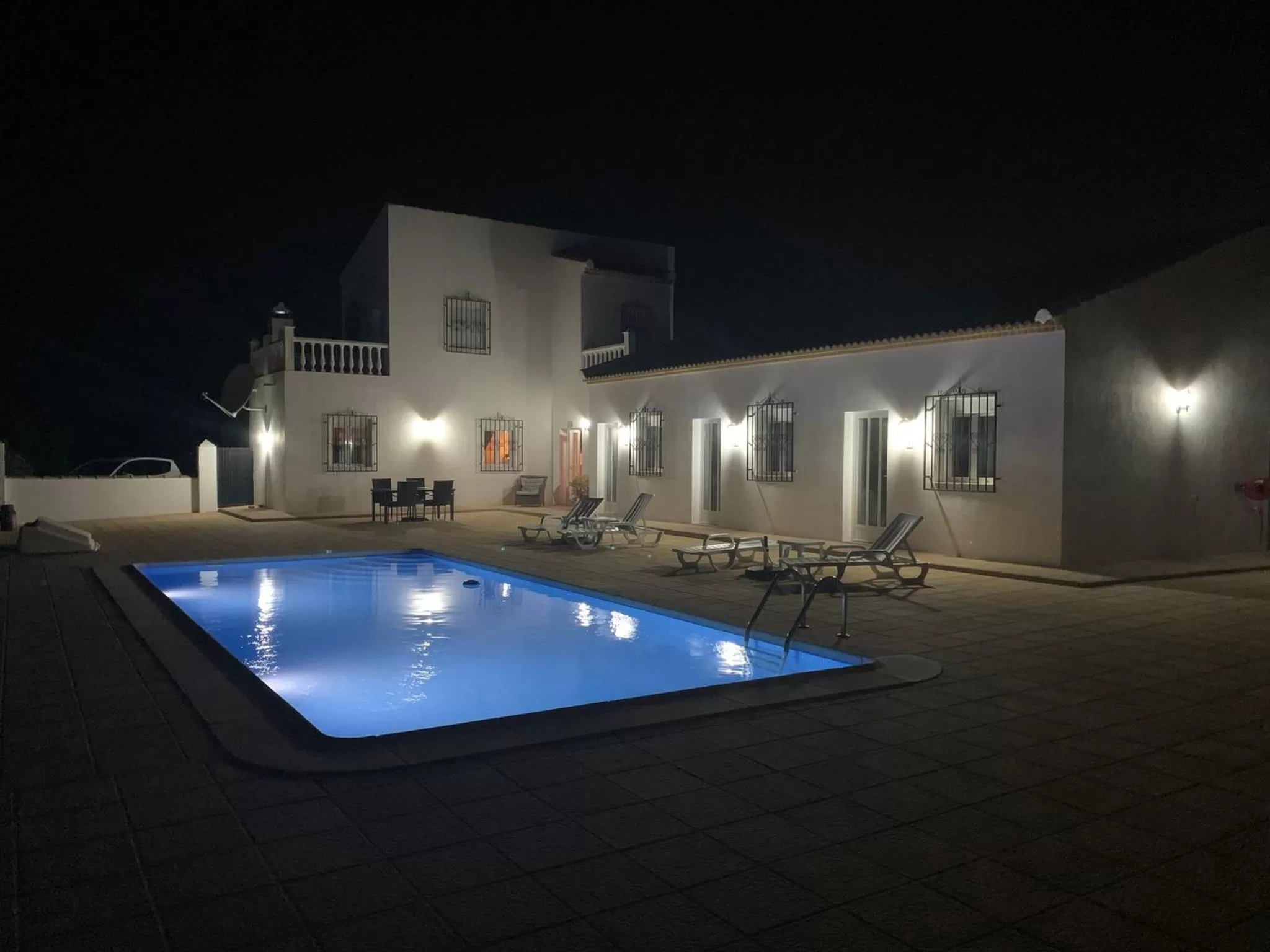 Swimming Pool in B&B Casa Blanca Oria