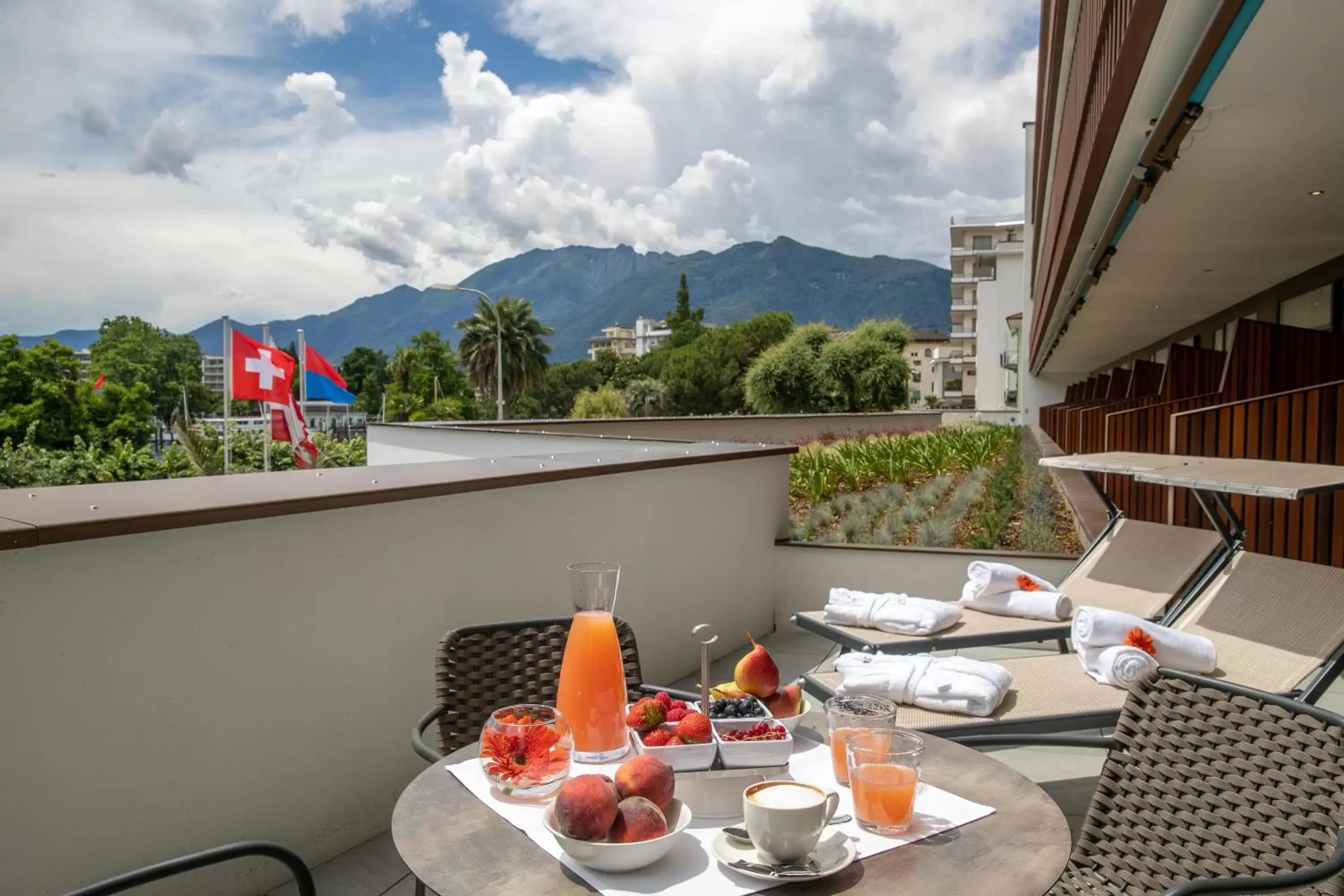 Garden view in Hotel Lago Maggiore - Welcome!