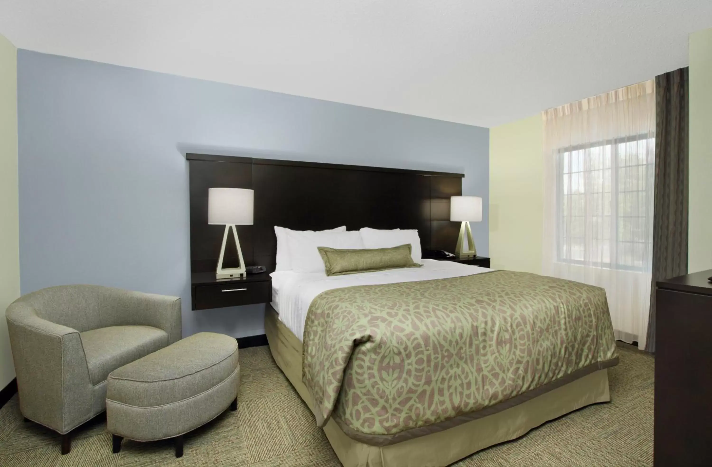 Photo of the whole room, Bed in Staybridge Suites Tysons - McLean, an IHG Hotel