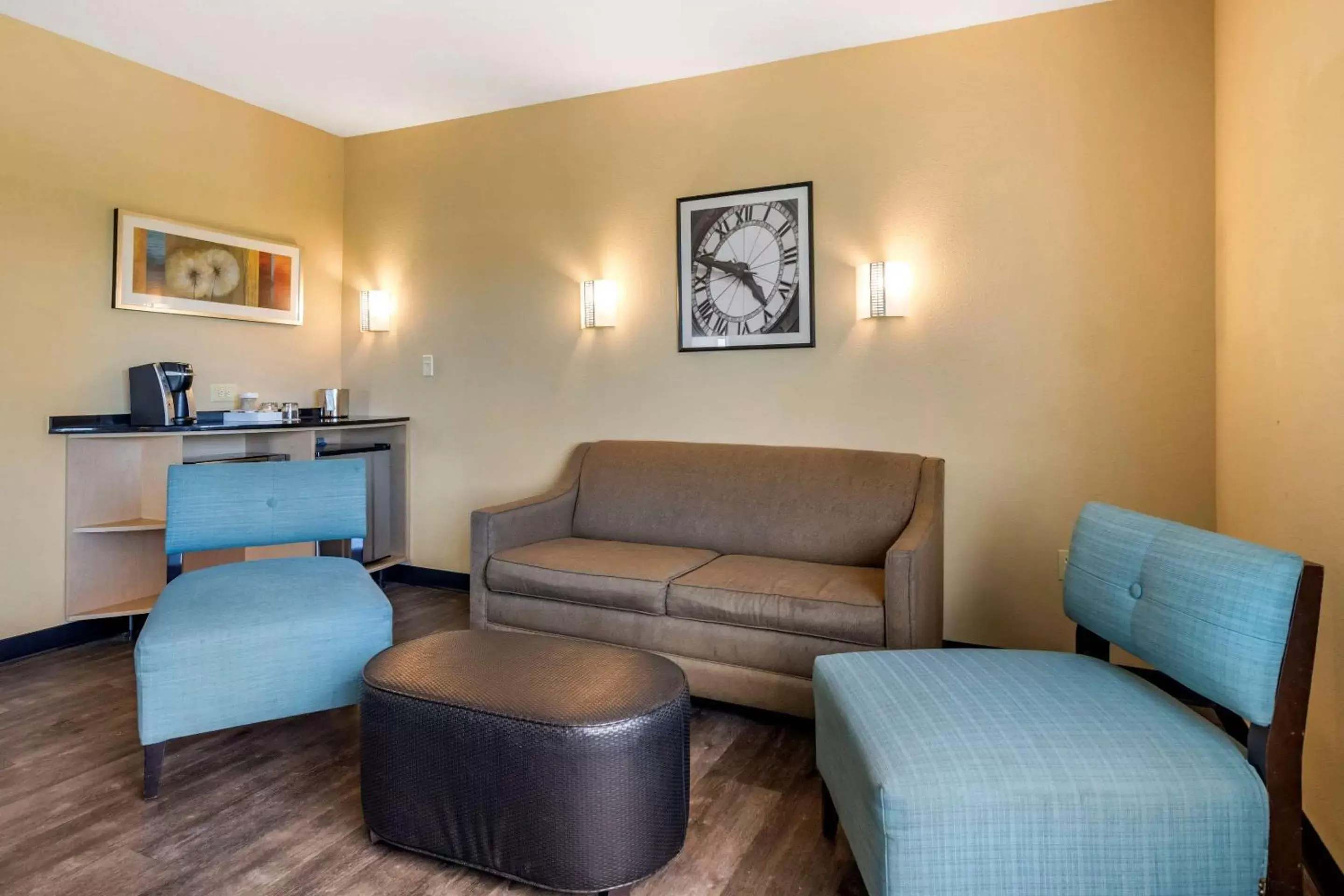 Bedroom, Seating Area in Cambria Hotel Ft Lauderdale, Airport South & Cruise Port