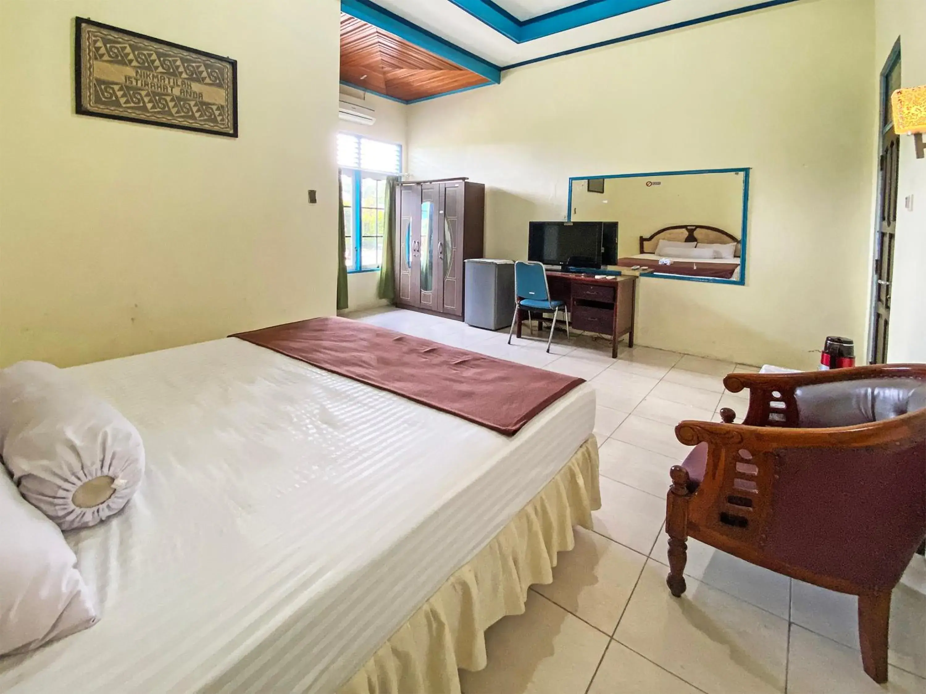 Bedroom, TV/Entertainment Center in Capital O 91806 Hotel Batu Suli