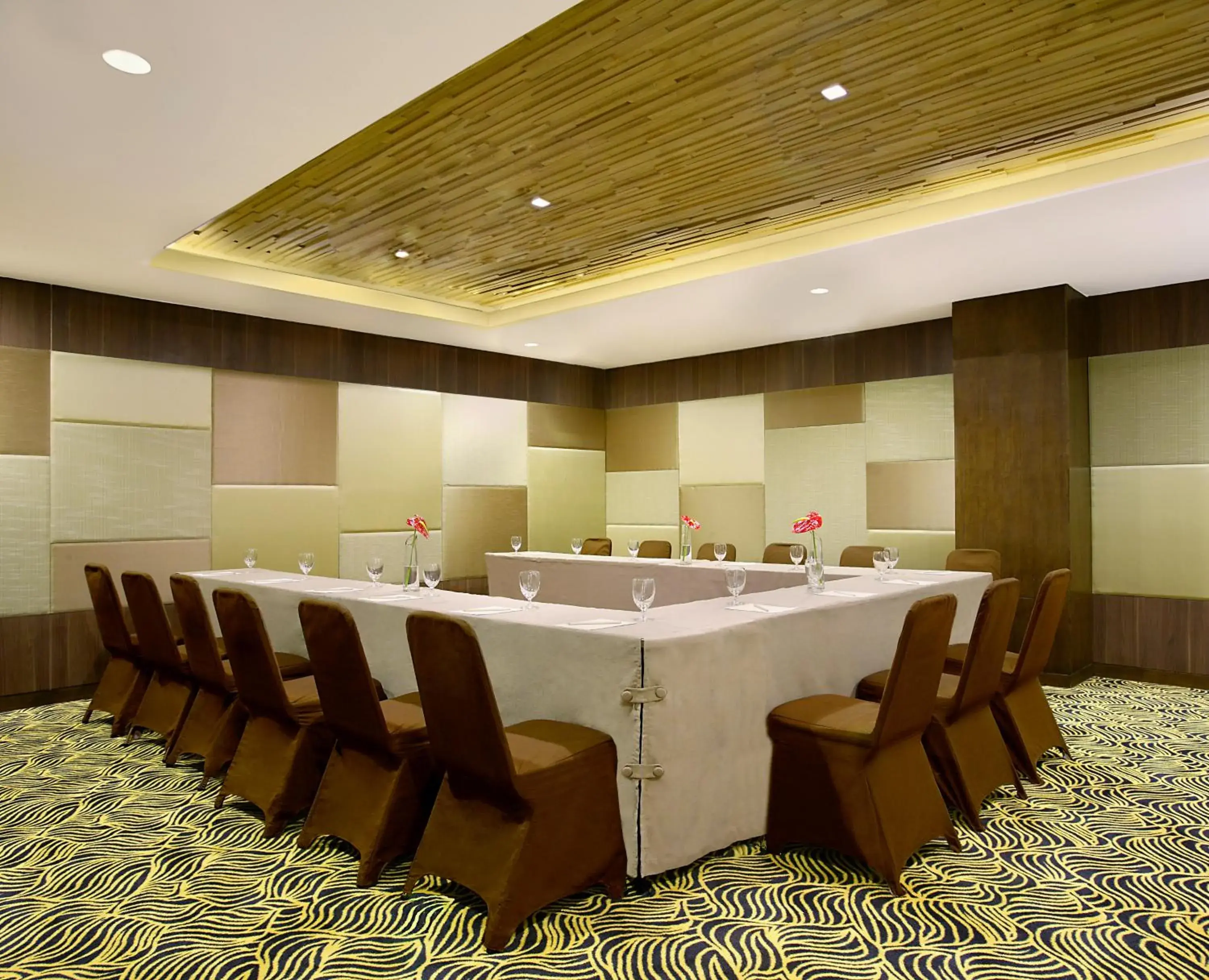 Business facilities in Hotel Santika Pandegiling Surabaya