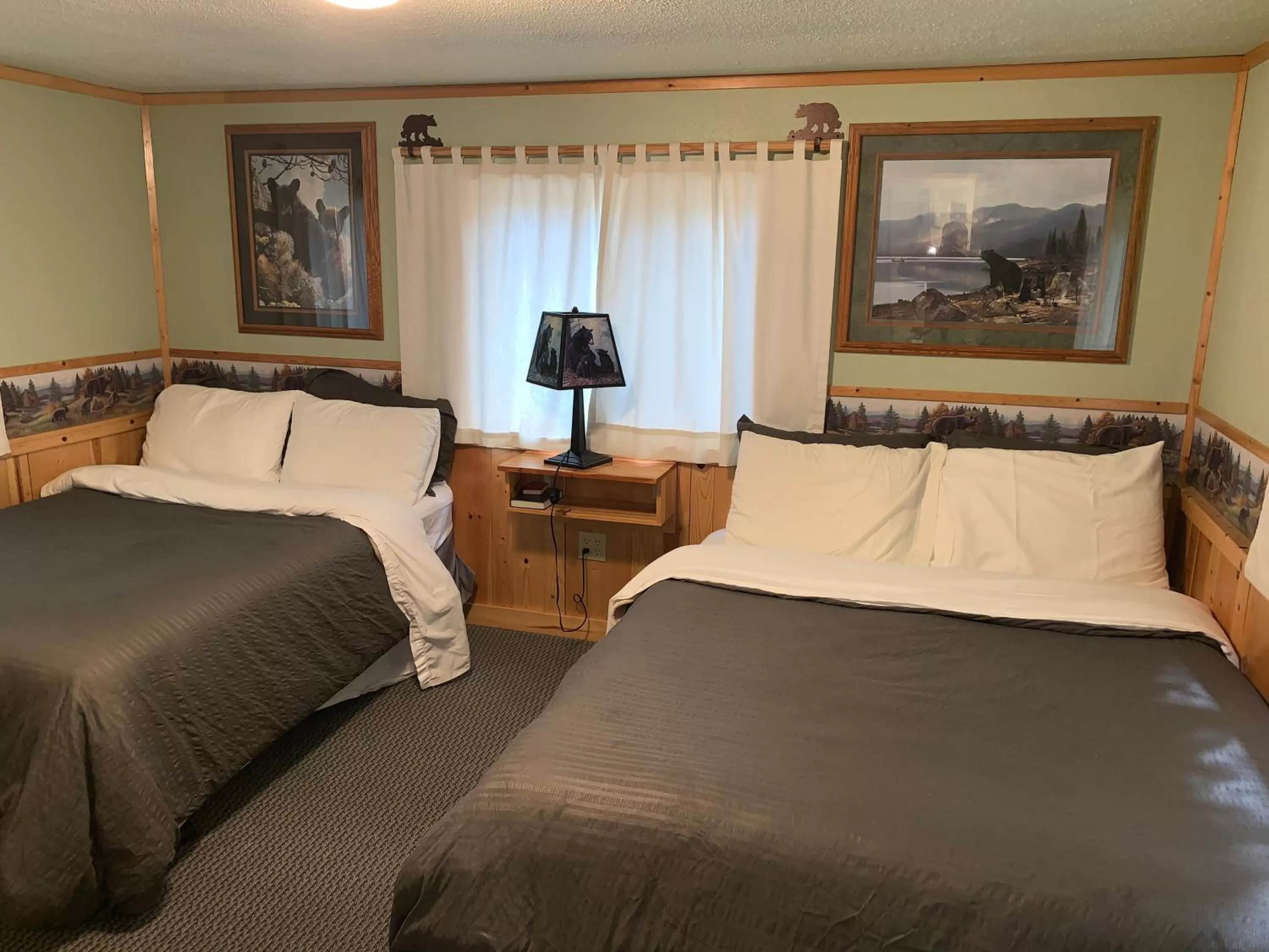 Bed in Glacier Haven Inn