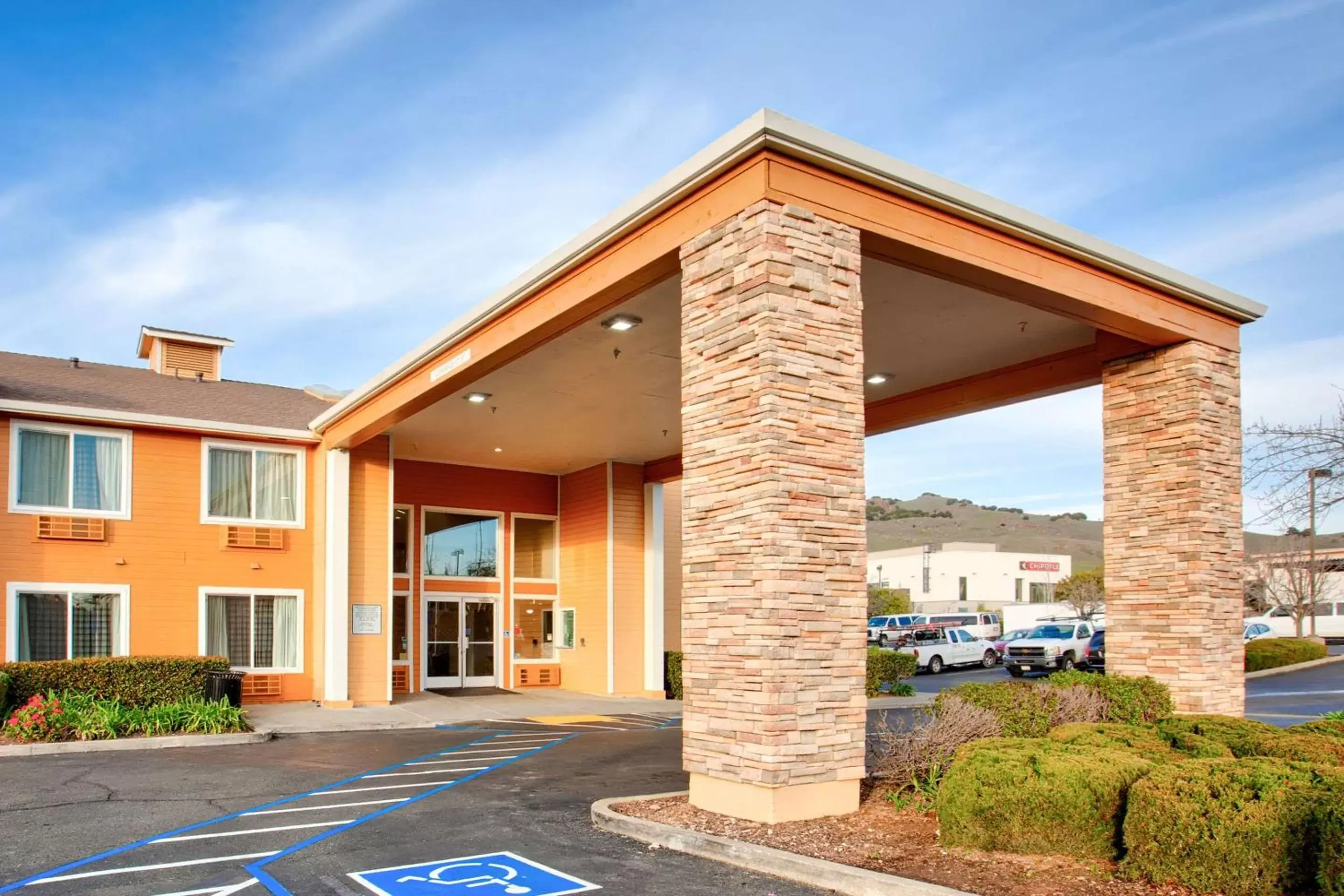 Property Building in Quality Inn near Six Flags Discovery Kingdom-Napa Valley